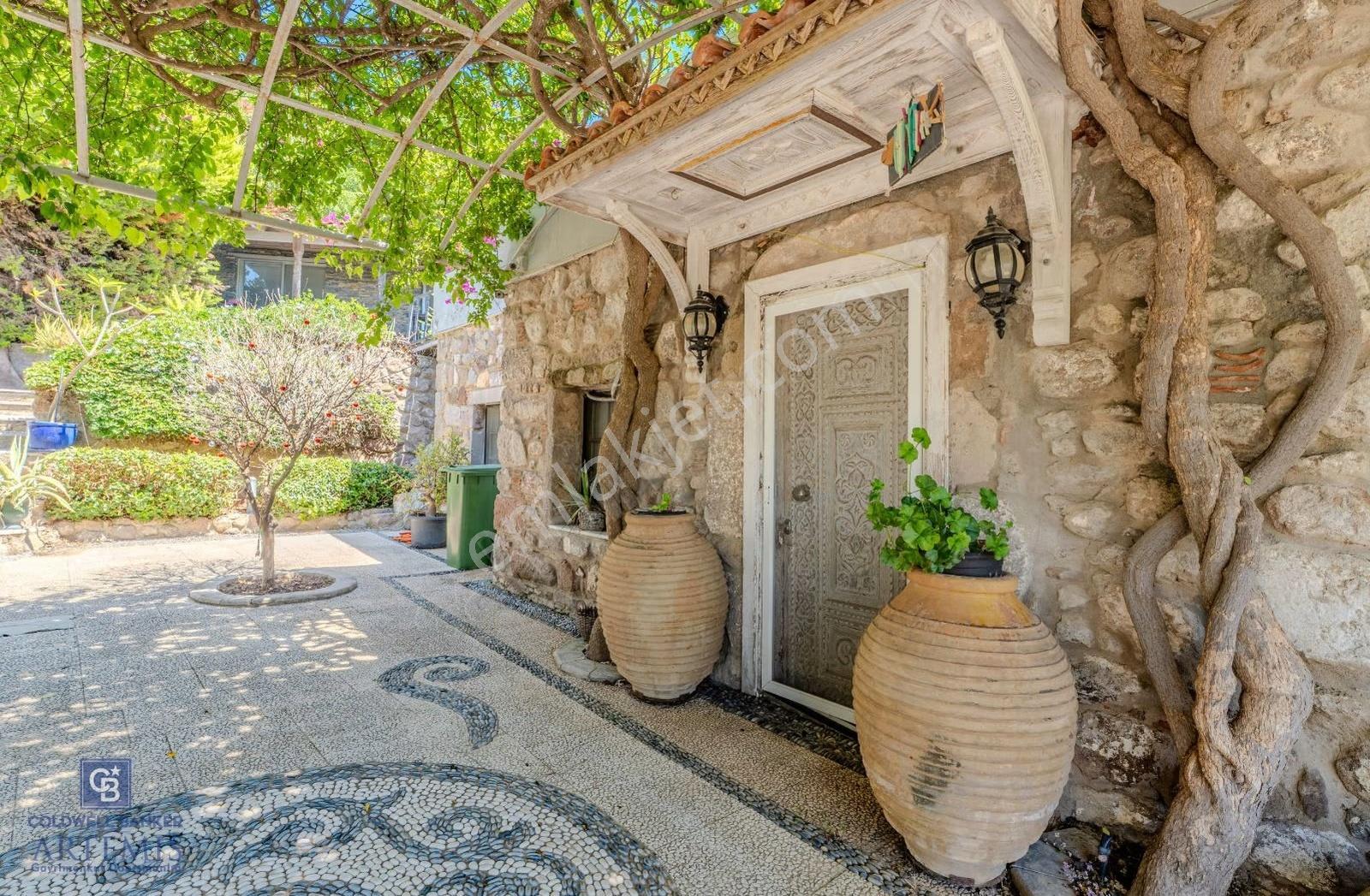 Bodrum Türkbükünde Eşyalı 1+1 Kış Bahçeli Müstakil Taş Ev