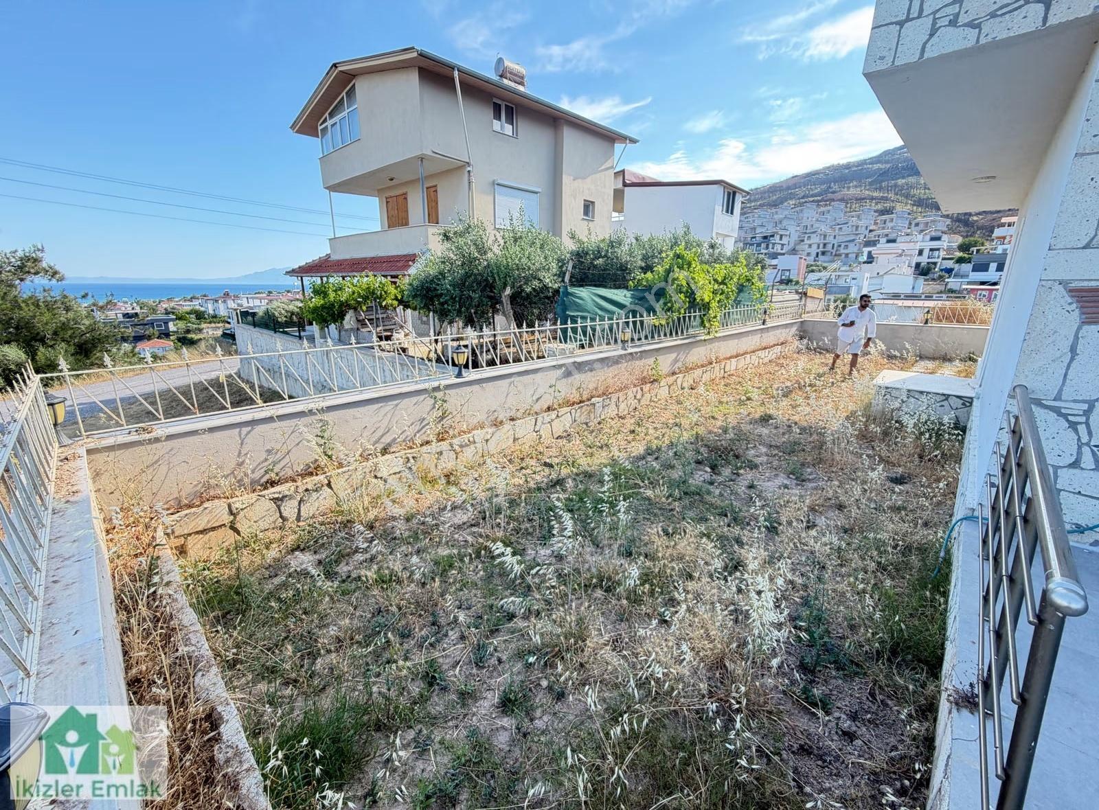 Ürkmez Doganbey De Full Deniz Manzaralı Satılık Bahceli Villa - Görsel 24