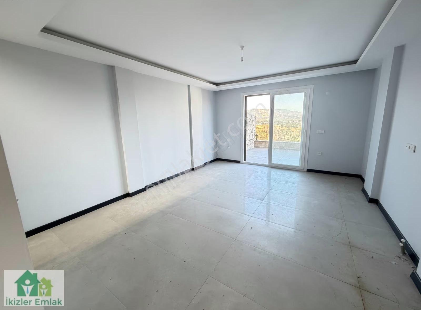 Ürkmez Doganbey De Full Deniz Manzaralı Satılık Bahceli Villa - Görsel 11