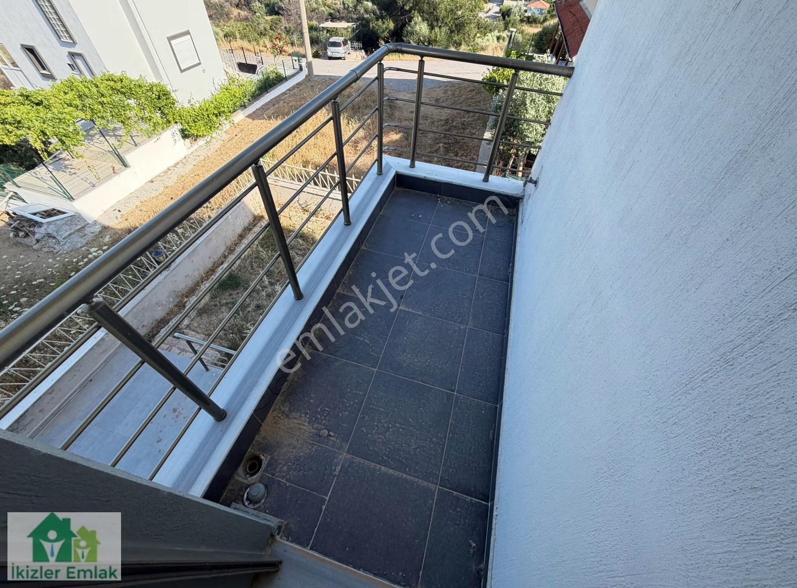 Ürkmez Doganbey De Full Deniz Manzaralı Satılık Bahceli Villa - Görsel 2