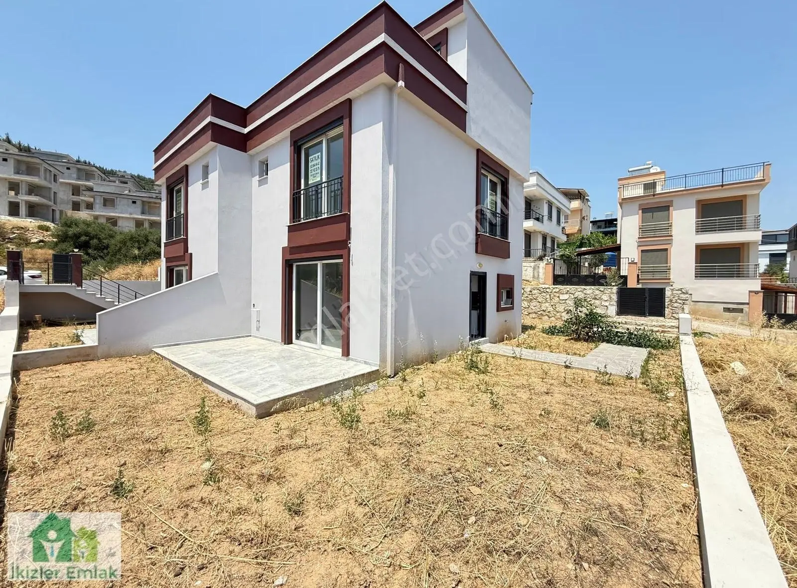 Seferihisar Doğanbeyde Satılık 3+1 Deniz Manzaralı Bahçeli Villa