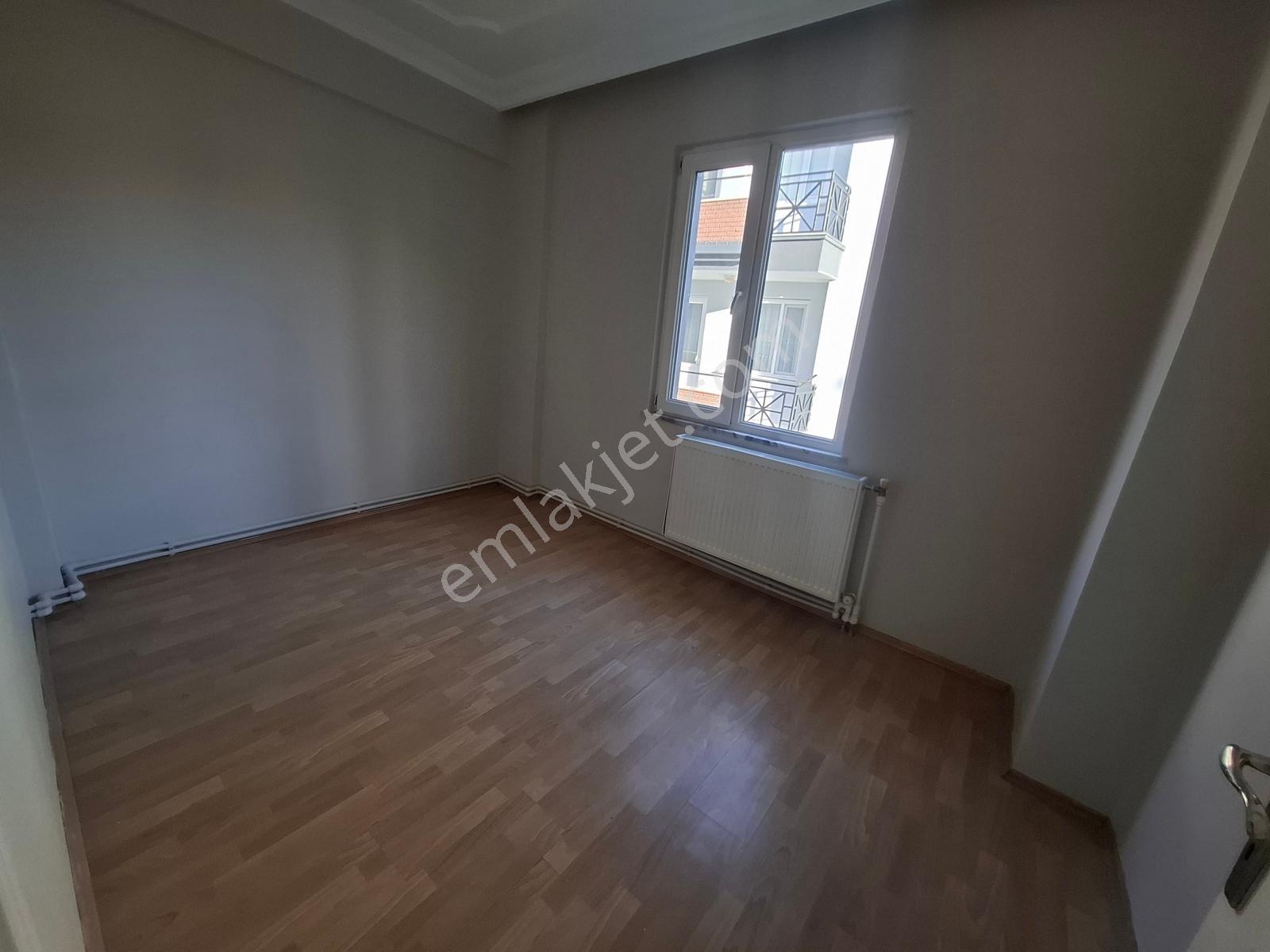 Akhisar Hürriyet Fahri Sertel Emlaktan Kiralık 4+1 Daire - Görsel 5