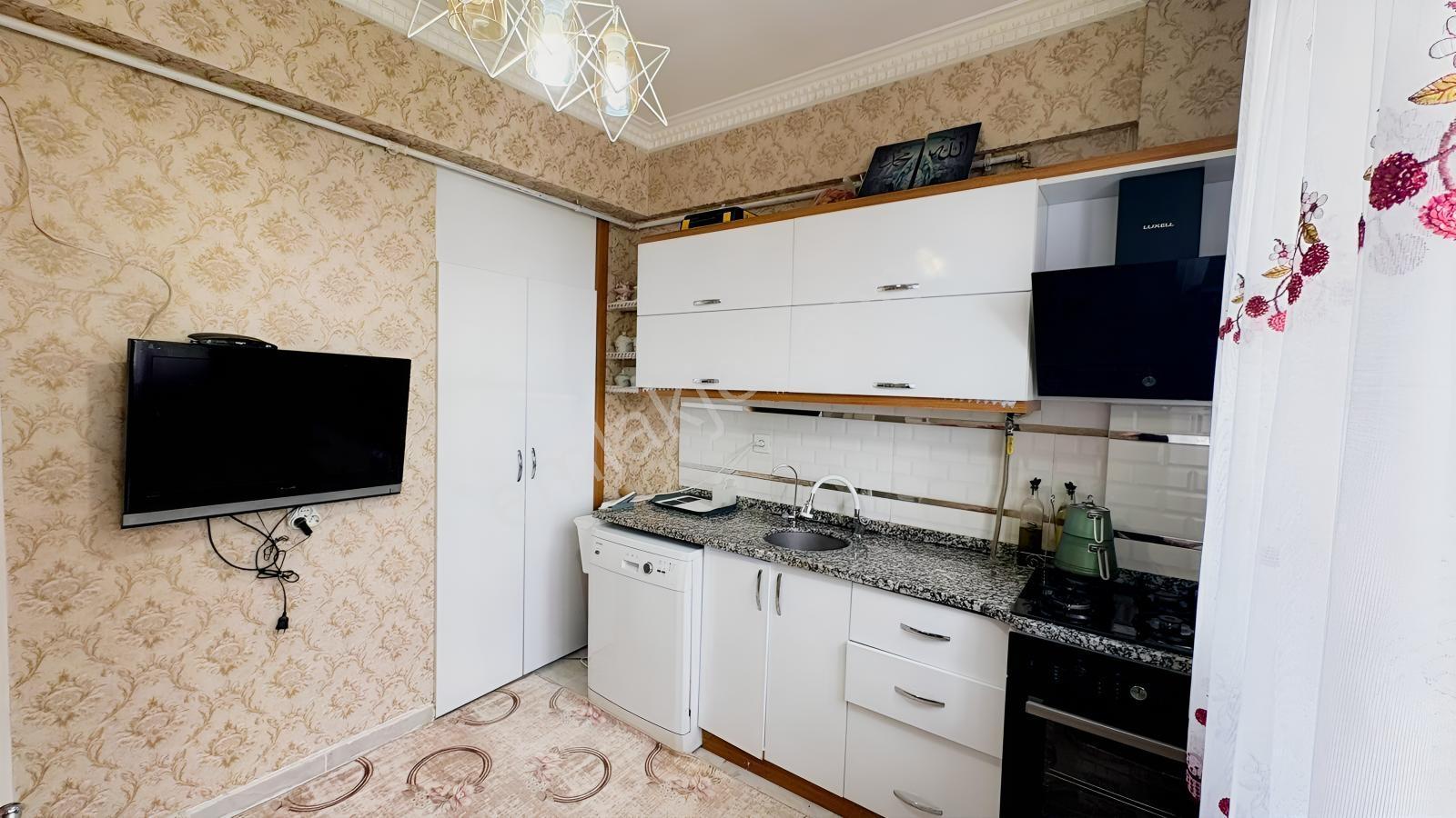 Beykent 1. Etap'ta Satılık Bakımlı Yüksek Giriş Daire - Görsel 5