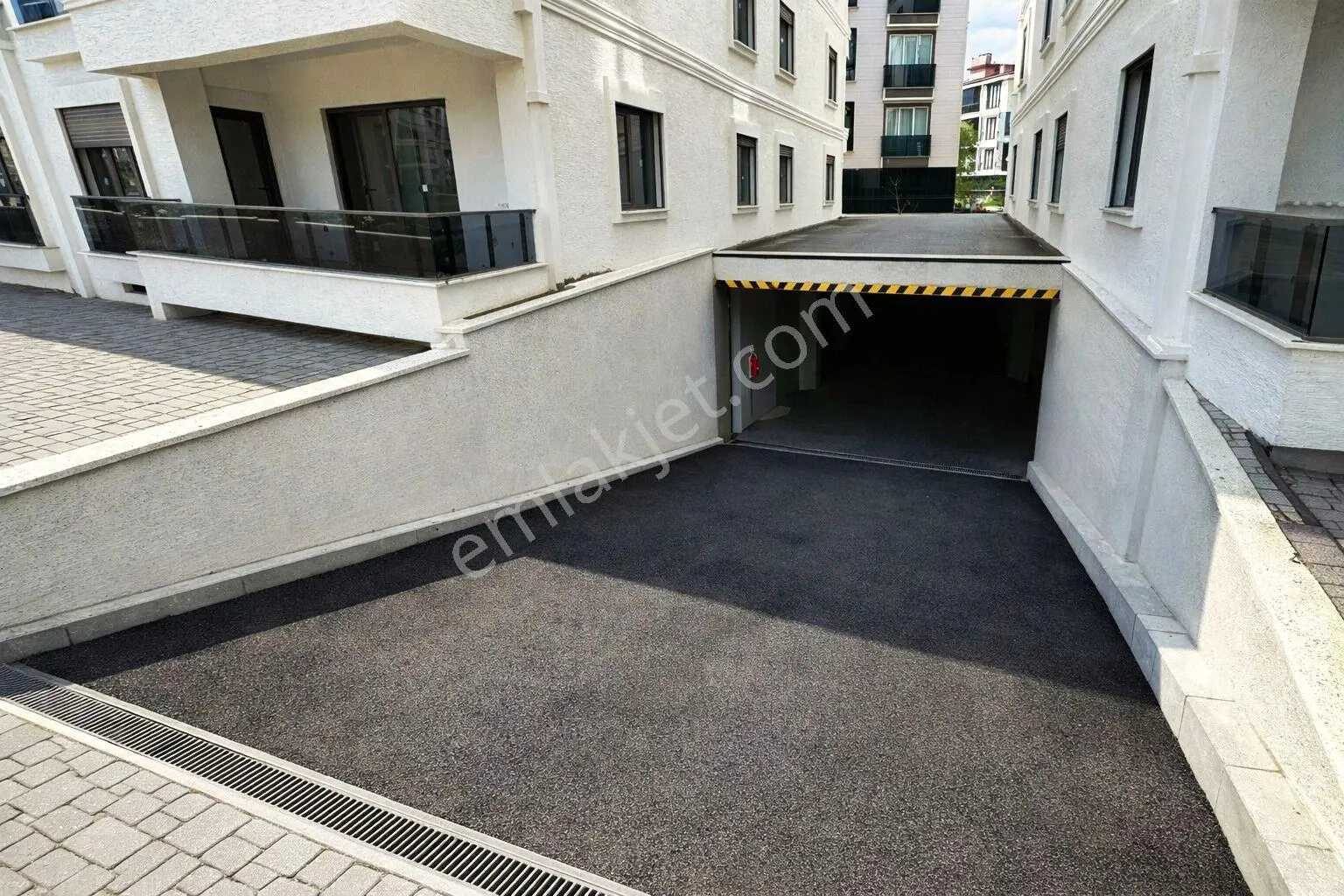 Aktif'ten Fırsat Akçay'da Satılık Otoparklı Havuzlu Arakat Harika Ferah 1+1 Daire - Görsel 3