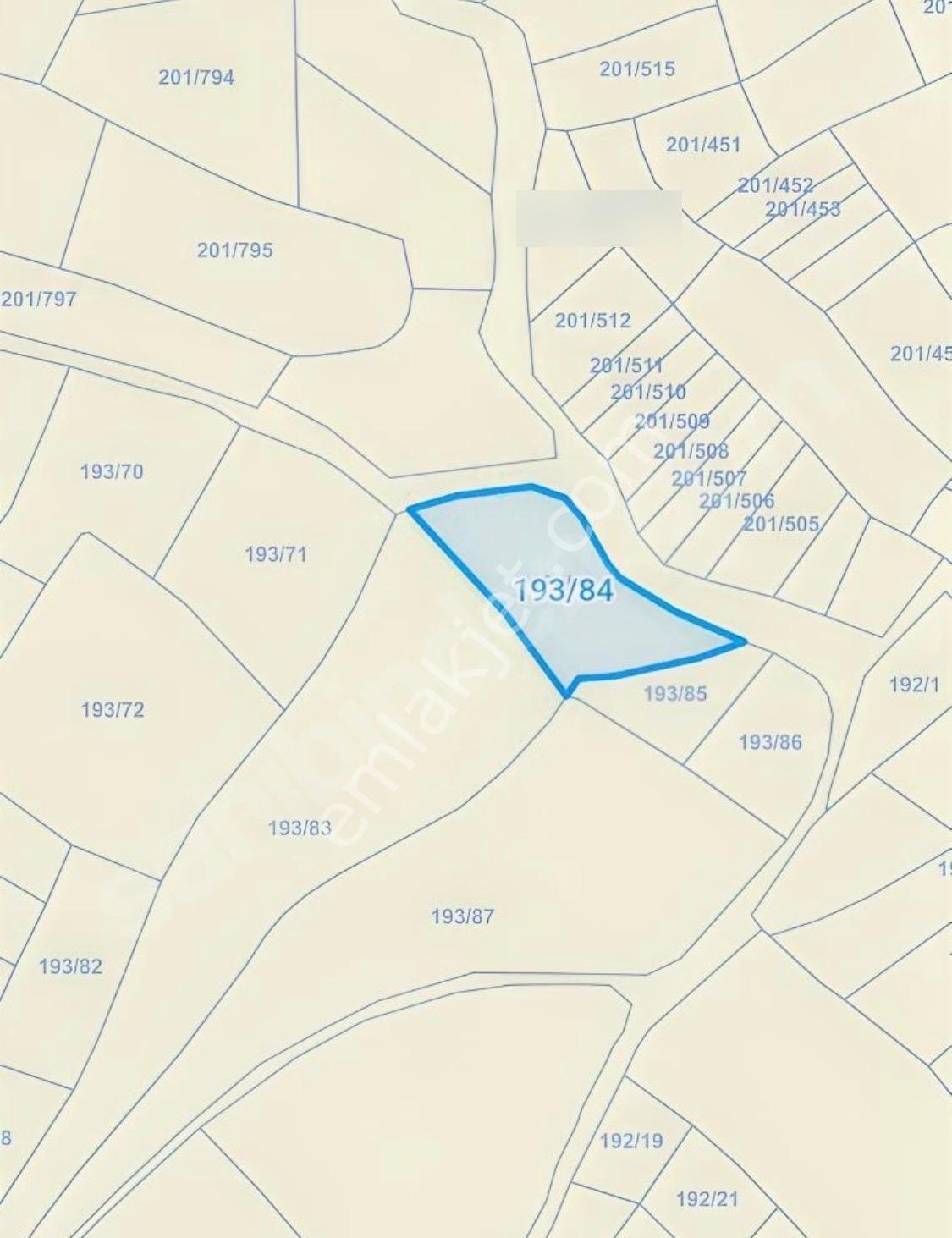 Malkara Kozyörükte Yola Cepheli 7,600 M2 Müstakil Tarla