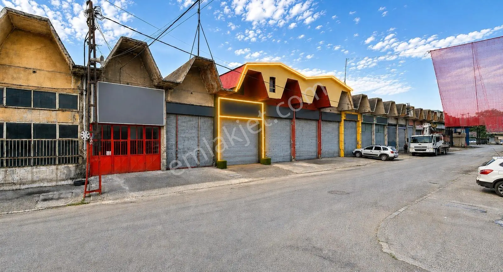 Sanayi'nin Merkezinde, Her İş Koluna Uygun 250 M² Satılık Dükkan - Görsel 2