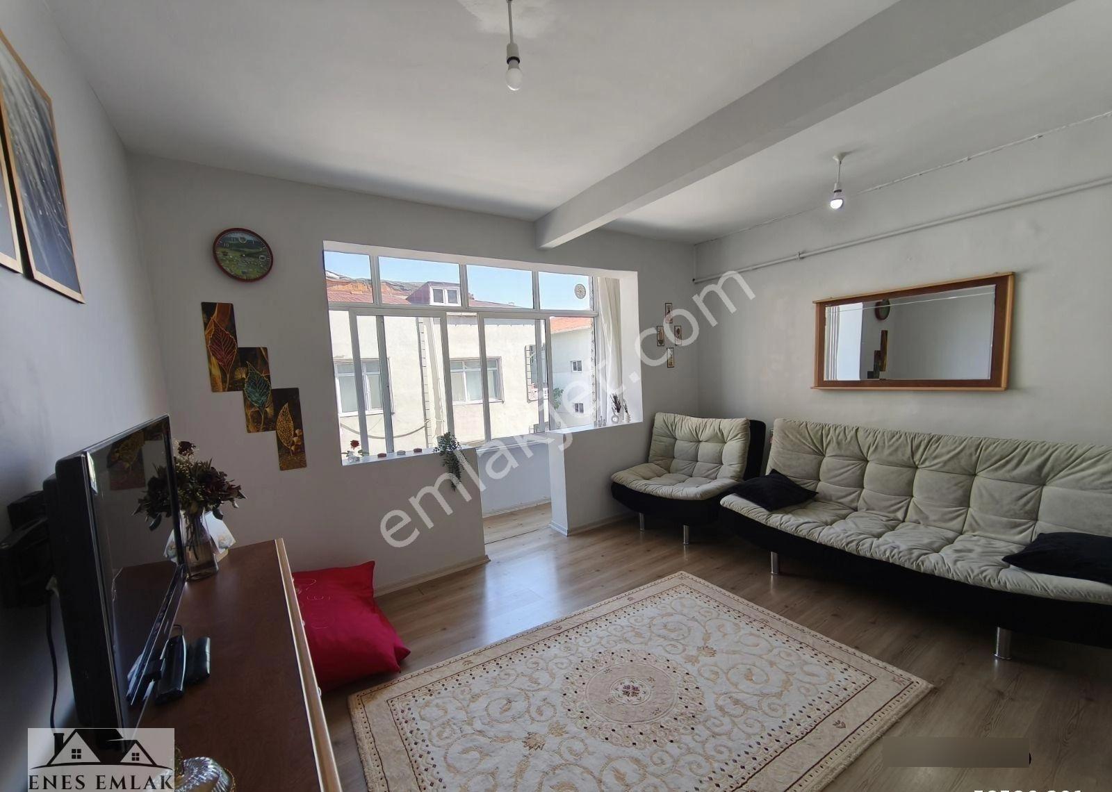 Kâğıthane Harmantepe'de Cadde Üzerinde | 2+1 | Eşyalı Daire