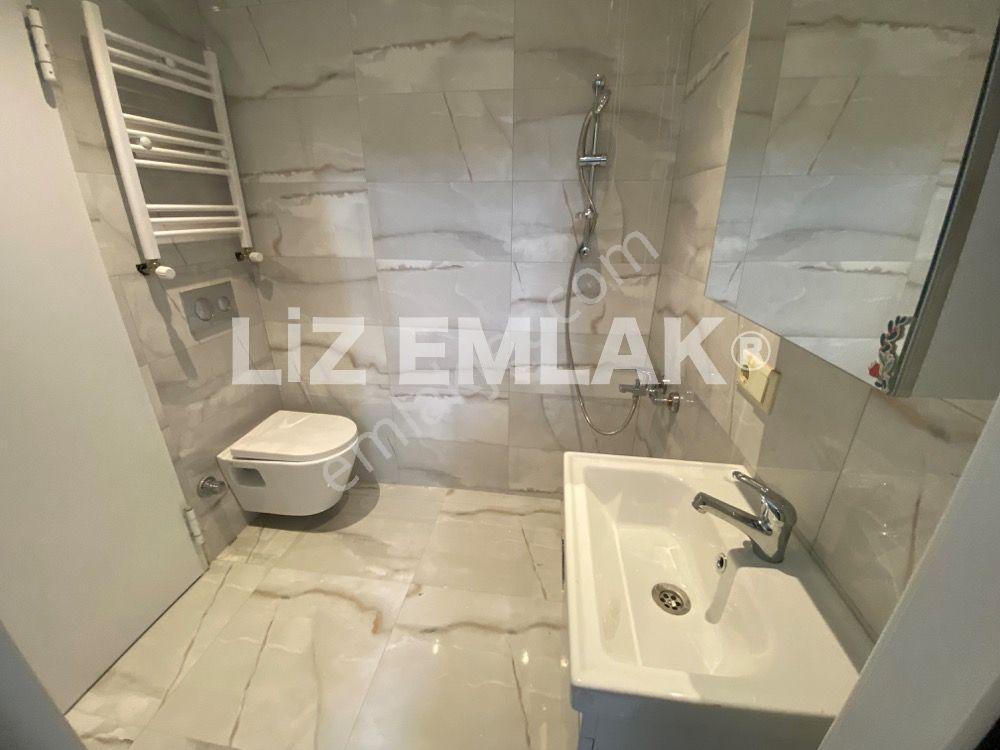 Kadıköy Ömerpaşa'da Balkonlu, Kombili, 4+1 Satılık Daire - Görsel 17