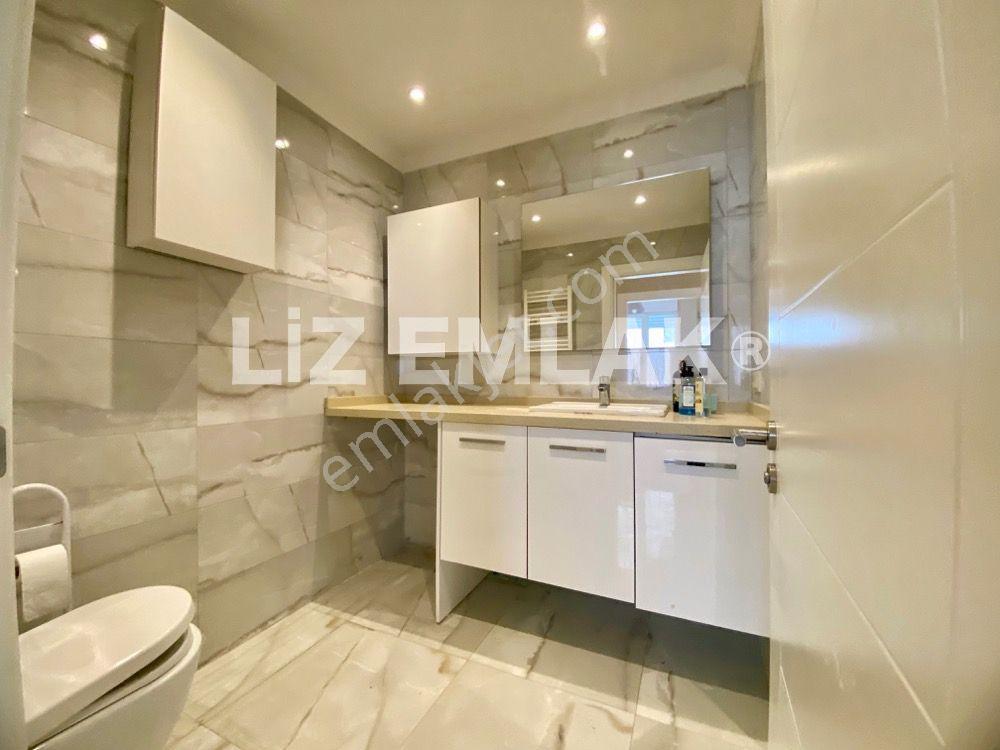 Kadıköy Ömerpaşa'da Balkonlu, Kombili, 4+1 Satılık Daire - Görsel 12