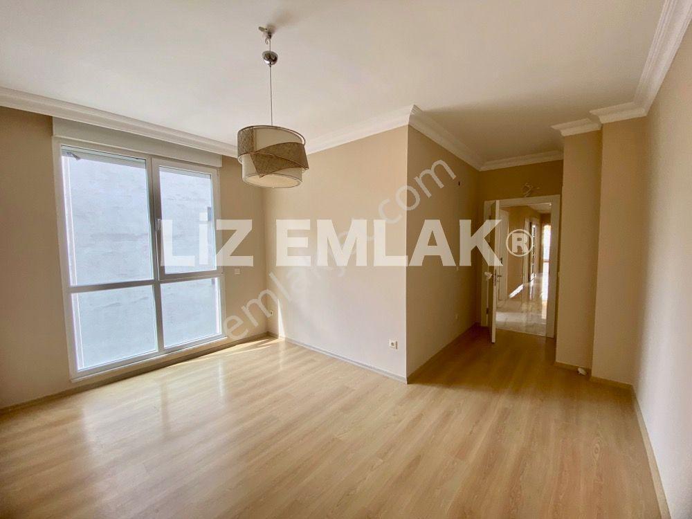 Kadıköy Ömerpaşa'da Balkonlu, Kombili, 4+1 Satılık Daire - Görsel 16