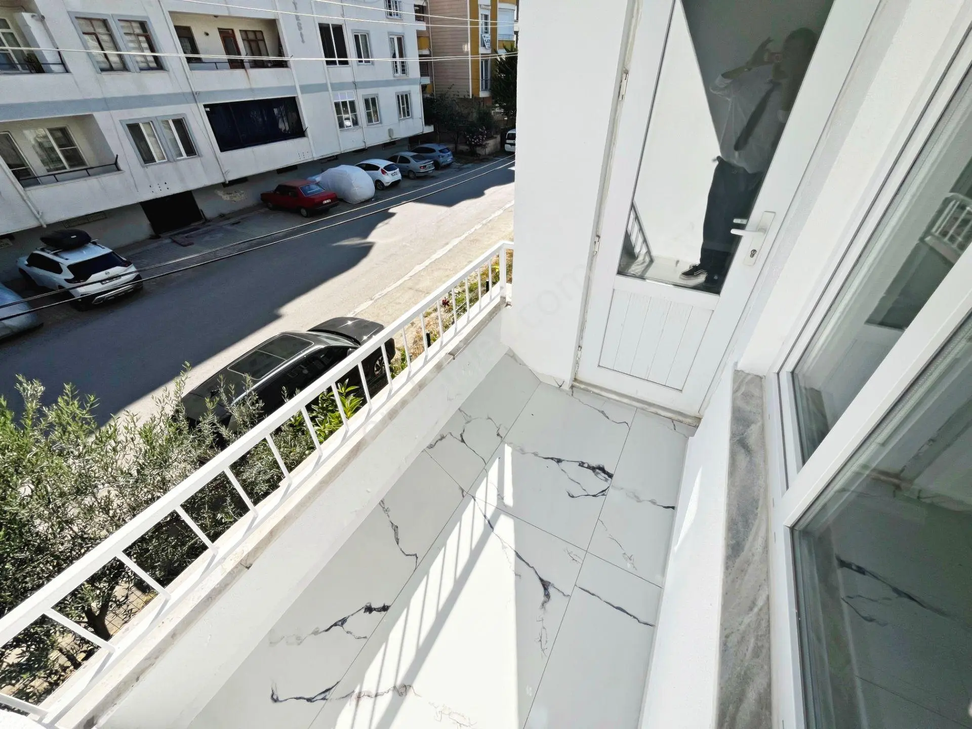Aktif'ten Akçay'da Satılık Ön Cephe Çift Balkonlu Harika 2+1 Daire - Görsel 17