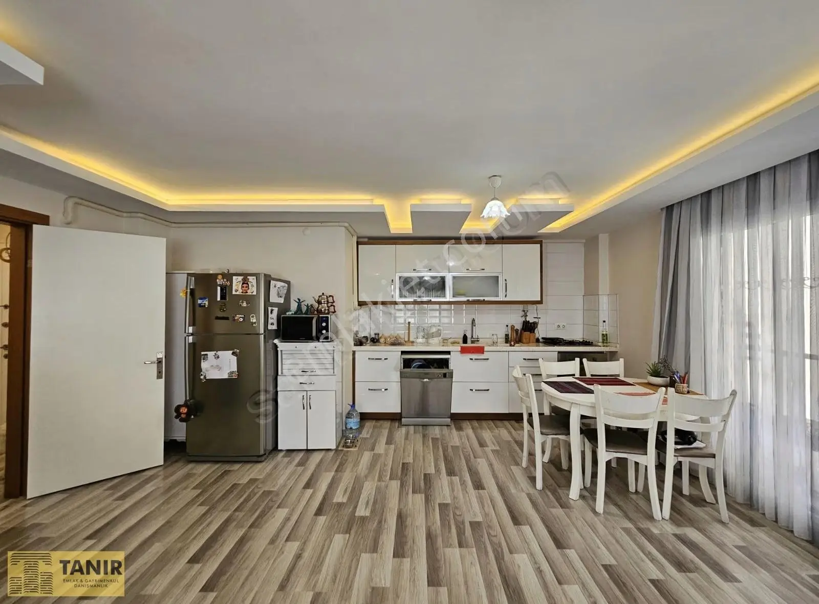 Kuşadası Ege Mahallesı Mevkiinde Dogalgazlı Bahce Katı 3+1 Daire - Görsel 9
