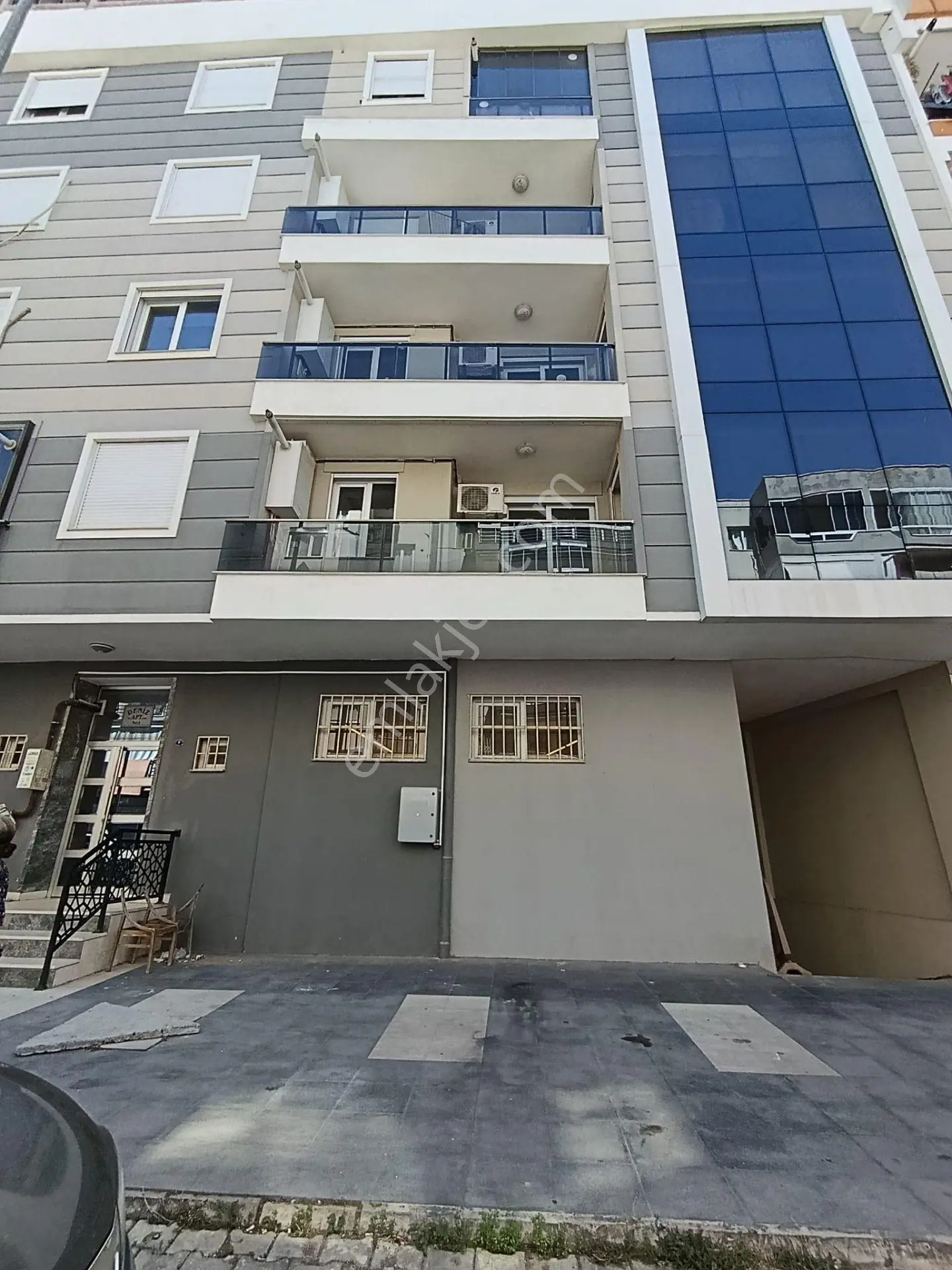 Gaziemir Atıf Bey Mah.2+1 Kapalı Mutfak Yerden Isıtmalı Ara Kat