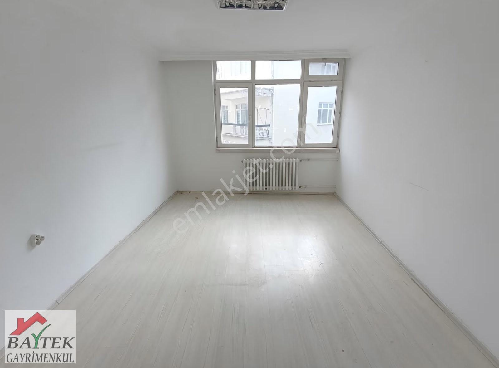 Kızılay Merkezde,iş Bankası Arkası Ofis Ve Home-ofis'e Uygun 1+1