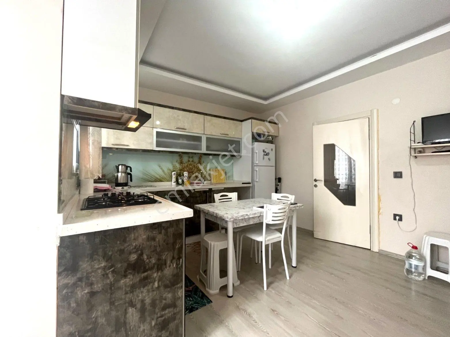 𝄞melodi'den Akçay Merkez'de Piyasanın Altında Ön Cephe Asansörlü Cam Balkon 1+1 Daire - Görsel 9