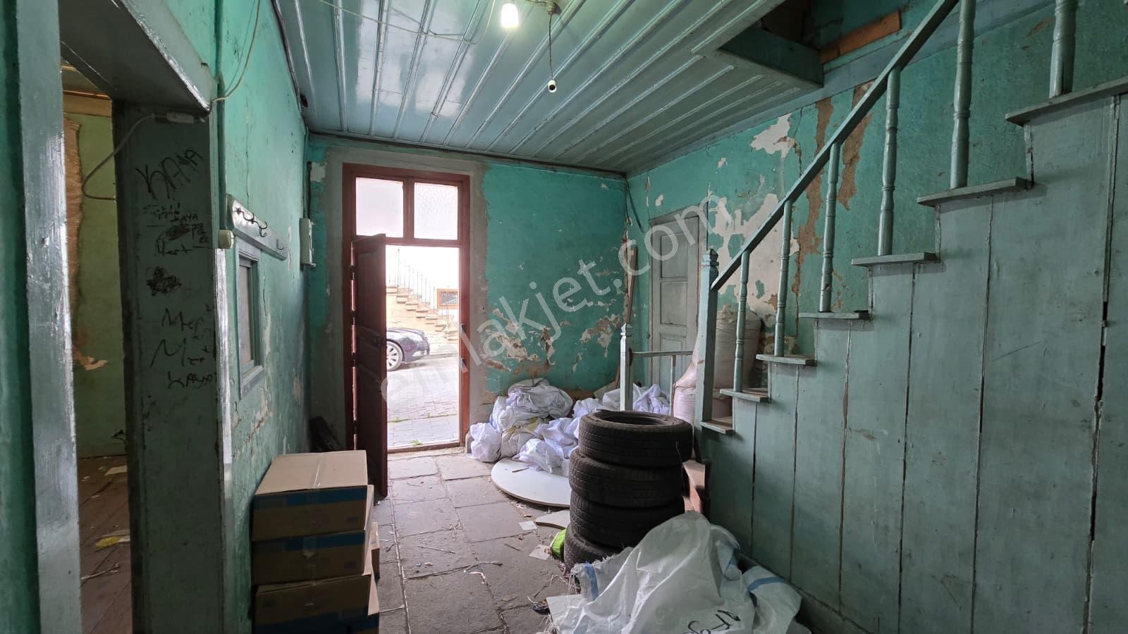 Turkuaz Emlaktan Afyon'un Merkezinde Satılık Bahçeli Tarihi Köşk - Görsel 23