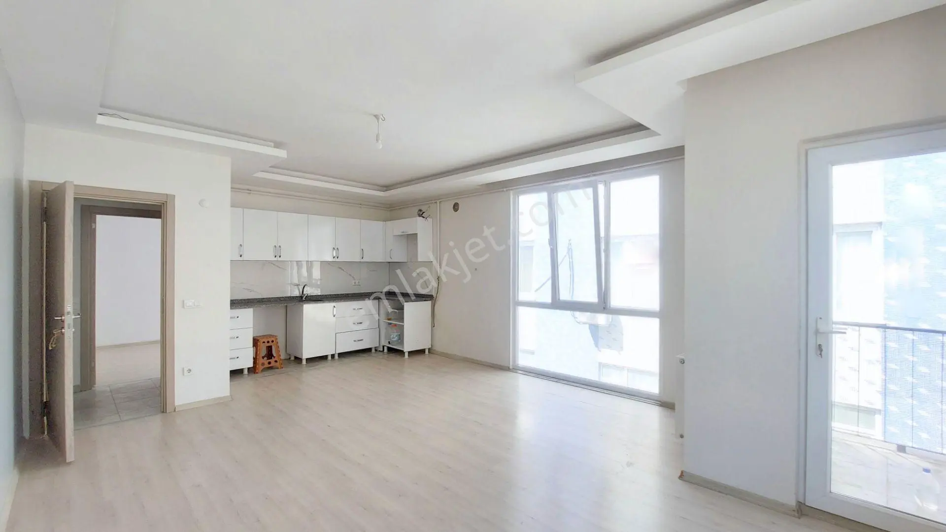 Ersin Emlak İstanbul-metrobüse 150 Mt-5 Yıllık Bina-3+1 Dubleks