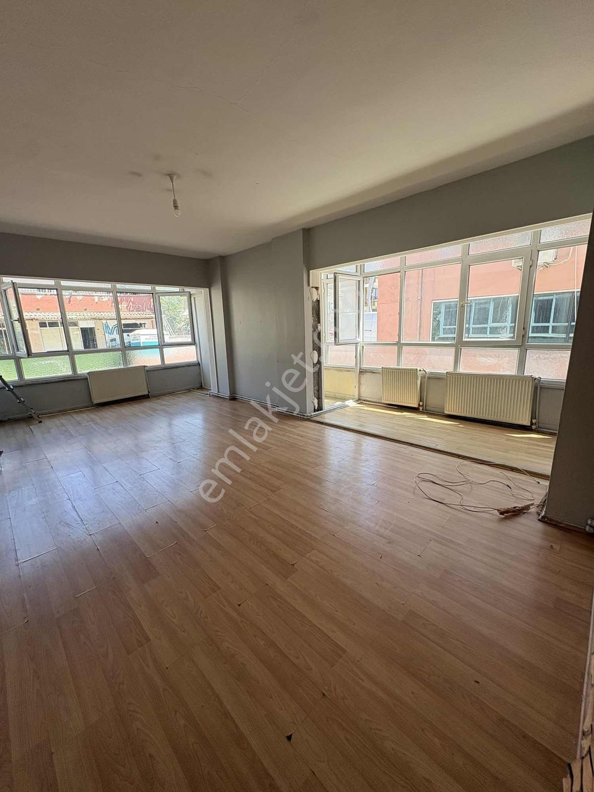 Cadde Üstü Kiralık 2+1 Daire - Görsel 7