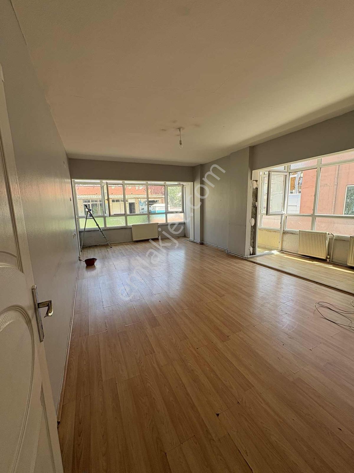 Cadde Üstü Kiralık 2+1 Daire - Görsel 8