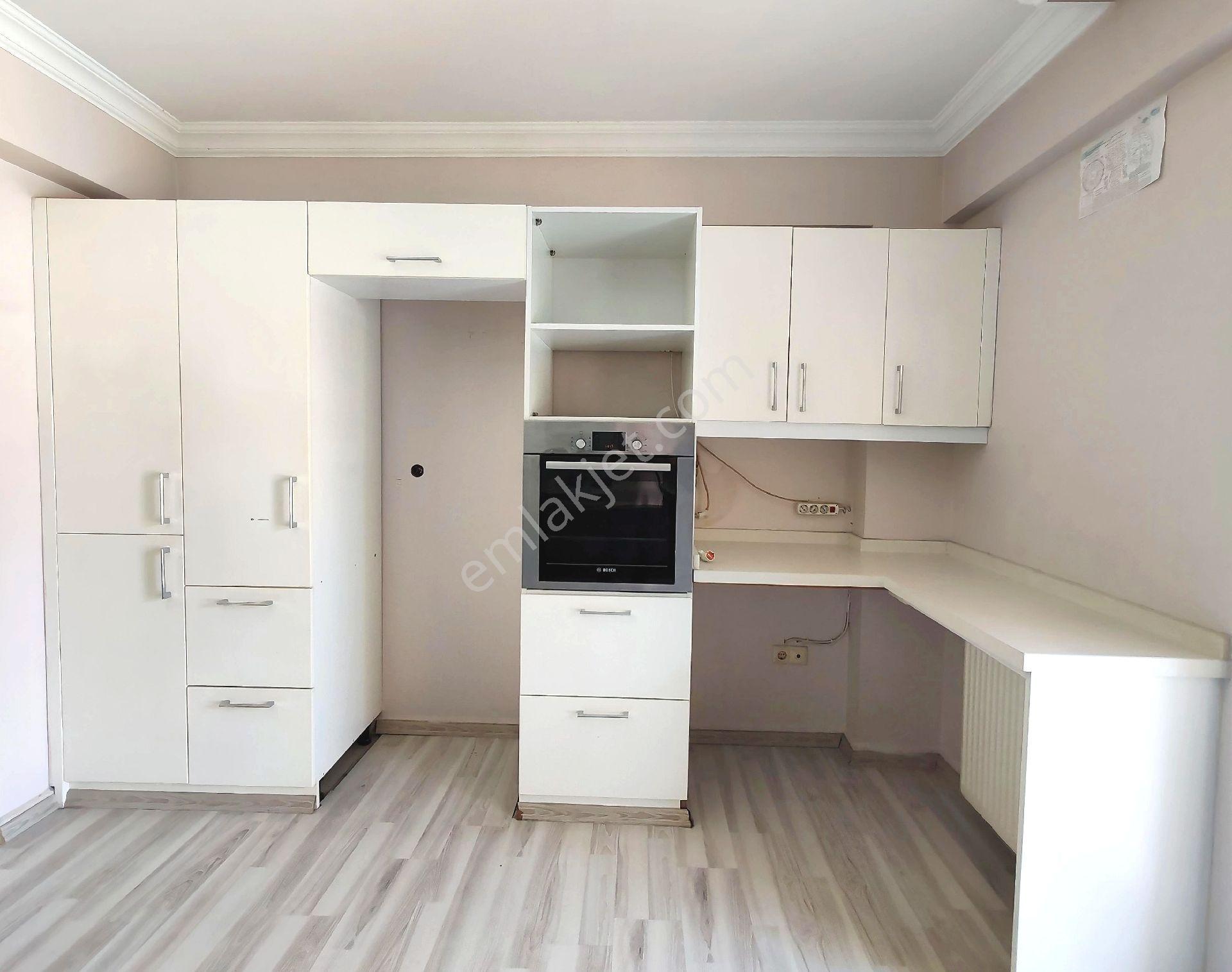 Site İçinde, Havuz Manzaralı Balkonlu 3+1 Kiralık Daire - Görsel 6