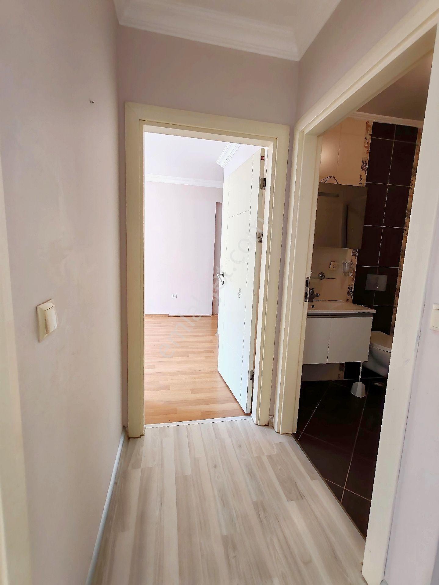 Site İçinde, Havuz Manzaralı Balkonlu 3+1 Kiralık Daire - Görsel 14