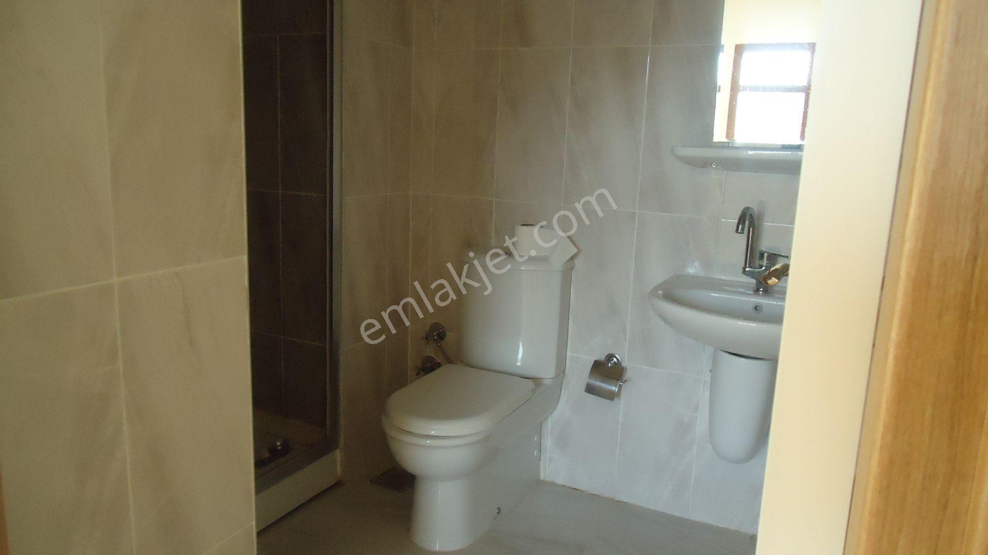 Krc'den Merkezi Konumda Manzaralı Kiralık 3+1 Daire - Görsel 14