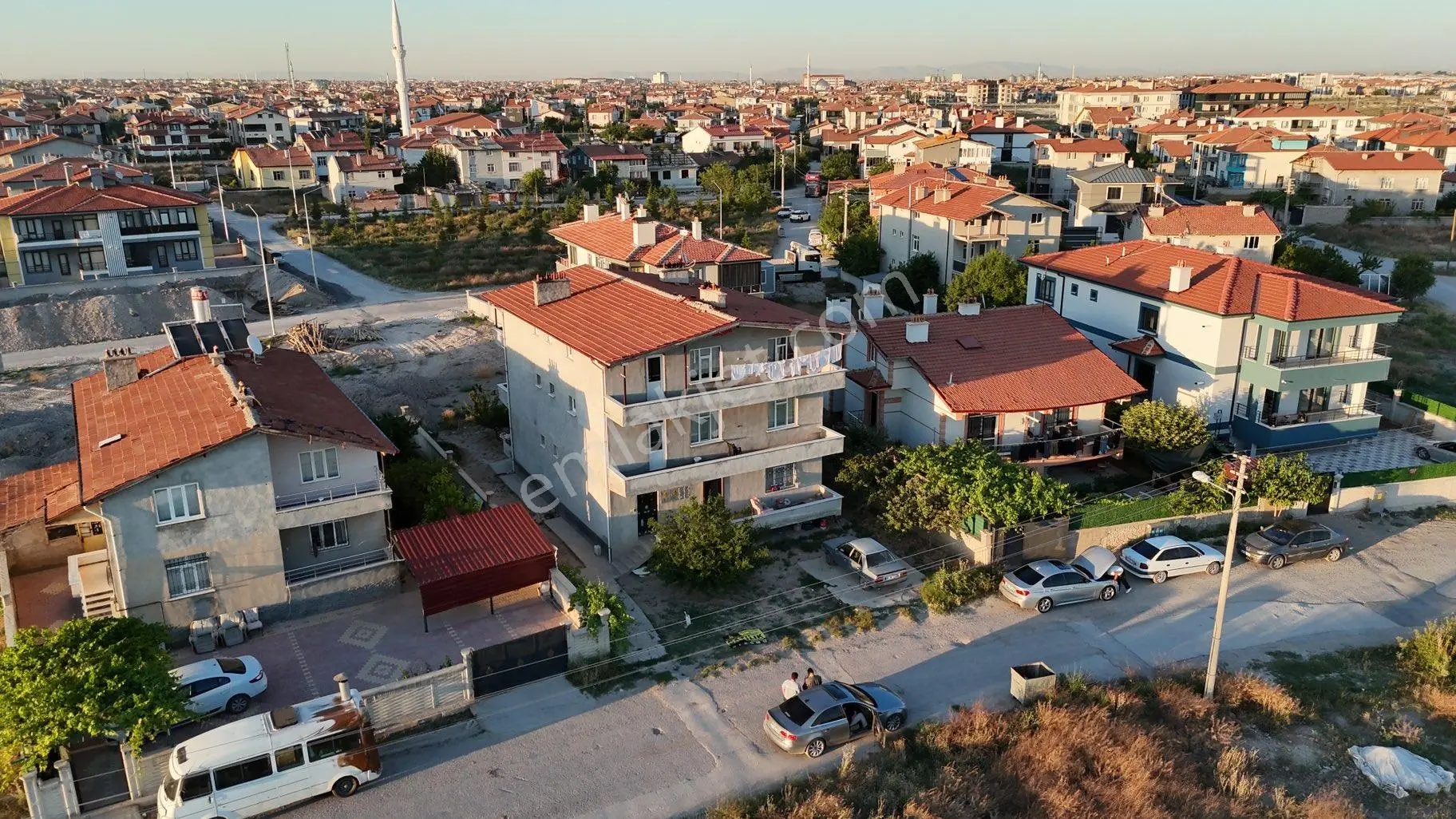 Devran Dan Satılık Alakovada Süper Konumda 3katlı Müstakil Ev