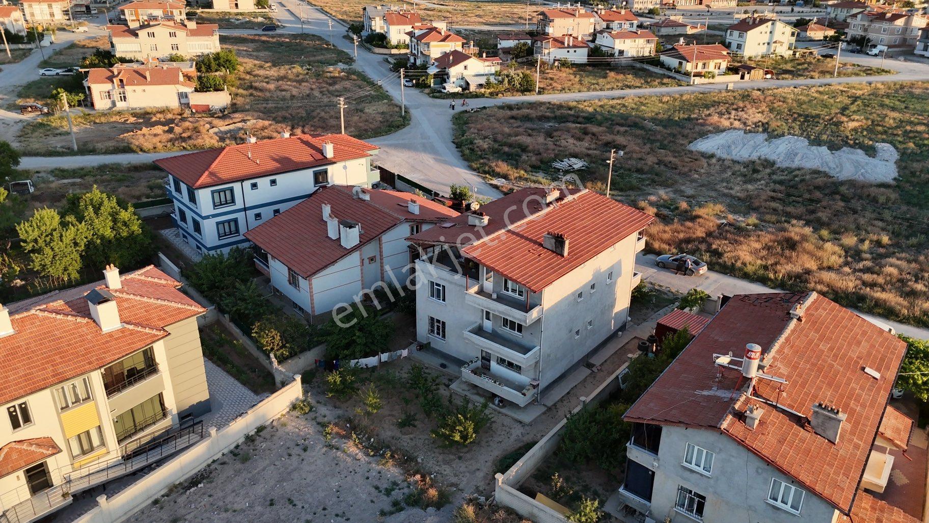 Devran Dan Satılık Alakovada Süper Konumda 3katlı Müstakil Ev - Görsel 4