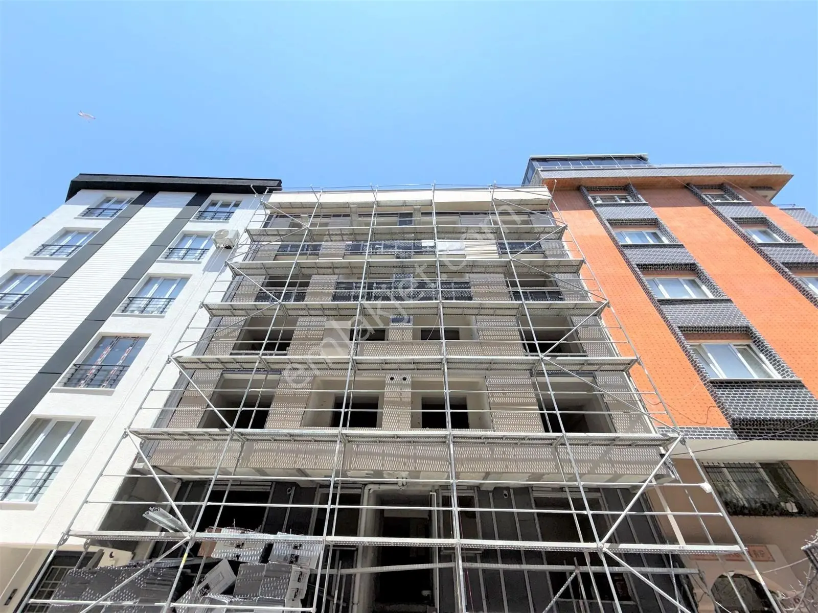 İstanbul House'dan Güney Cepheli Sıfır 2+1 Ara Kat Satılık Daire