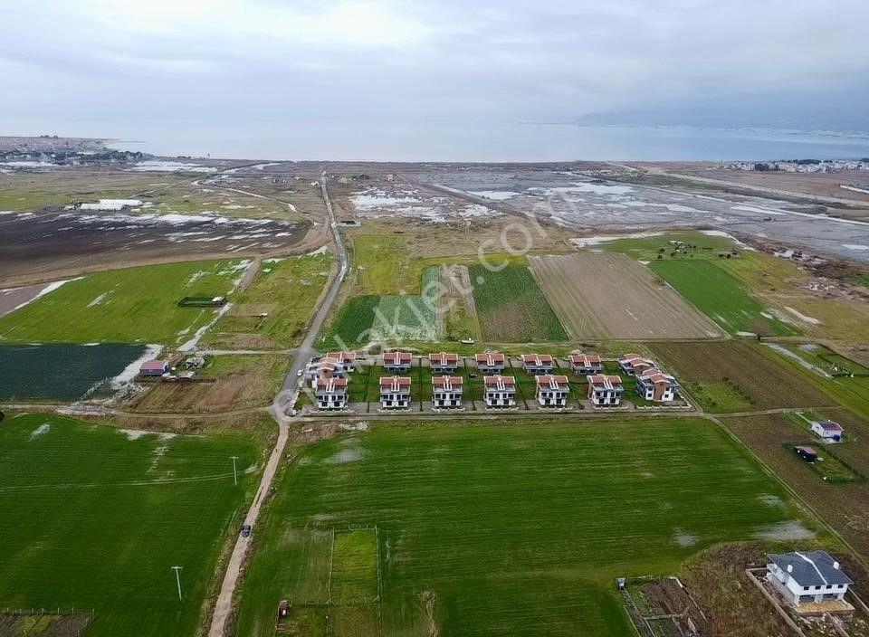 Eşsiz Konumda Yatırımlık 300m2 Sit Alanı Dışında Satılık Arsa - Görsel 7