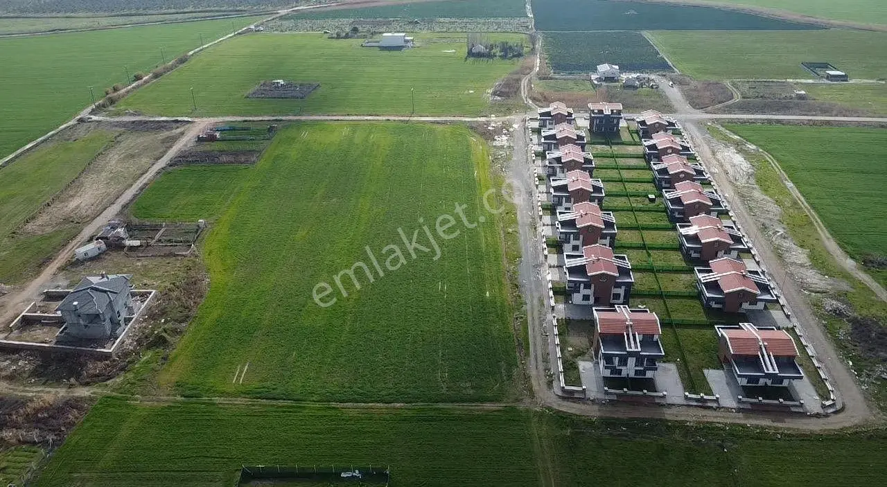 Eşsiz Konumda Yatırımlık 300m2 Sit Alanı Dışında Satılık Arsa - Görsel 2