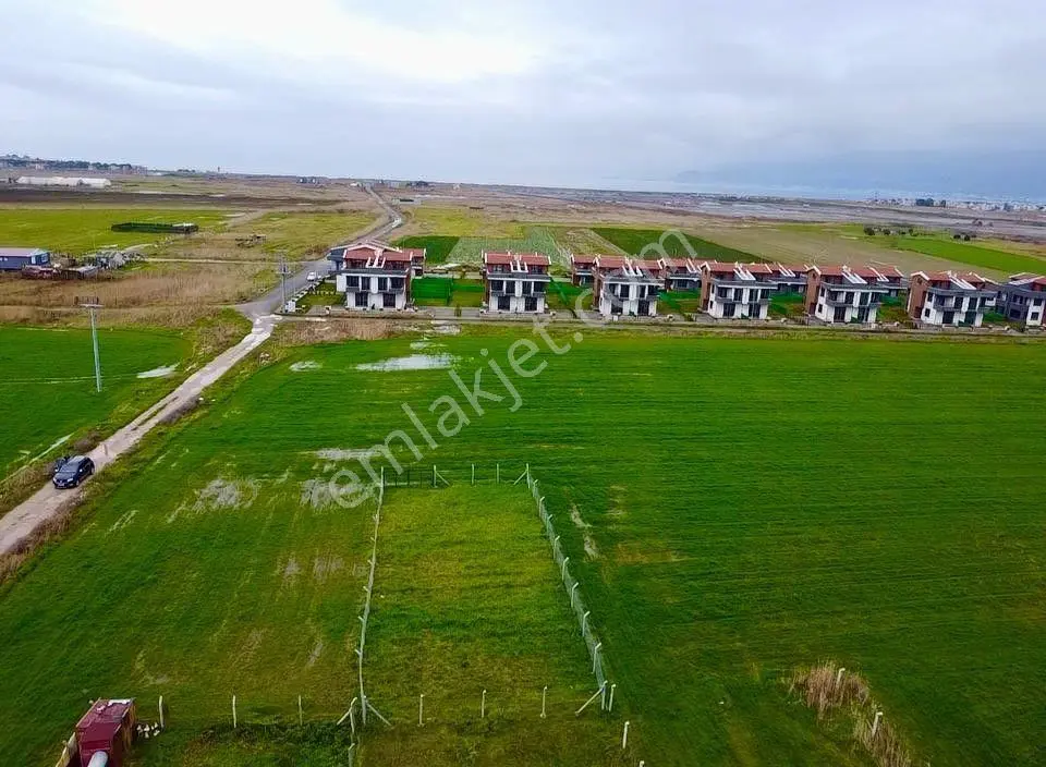 Eşsiz Konumda Yatırımlık 300m2 Sit Alanı Dışında Satılık Arsa - Görsel 3