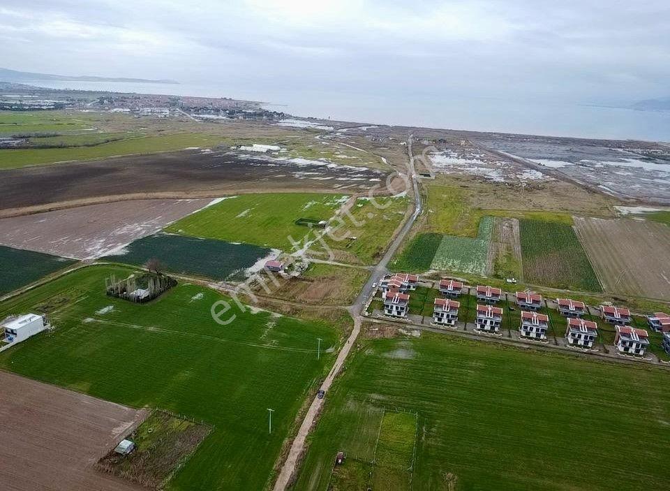Eşsiz Konumda Yatırımlık 300m2 Sit Alanı Dışında Satılık Arsa - Görsel 8