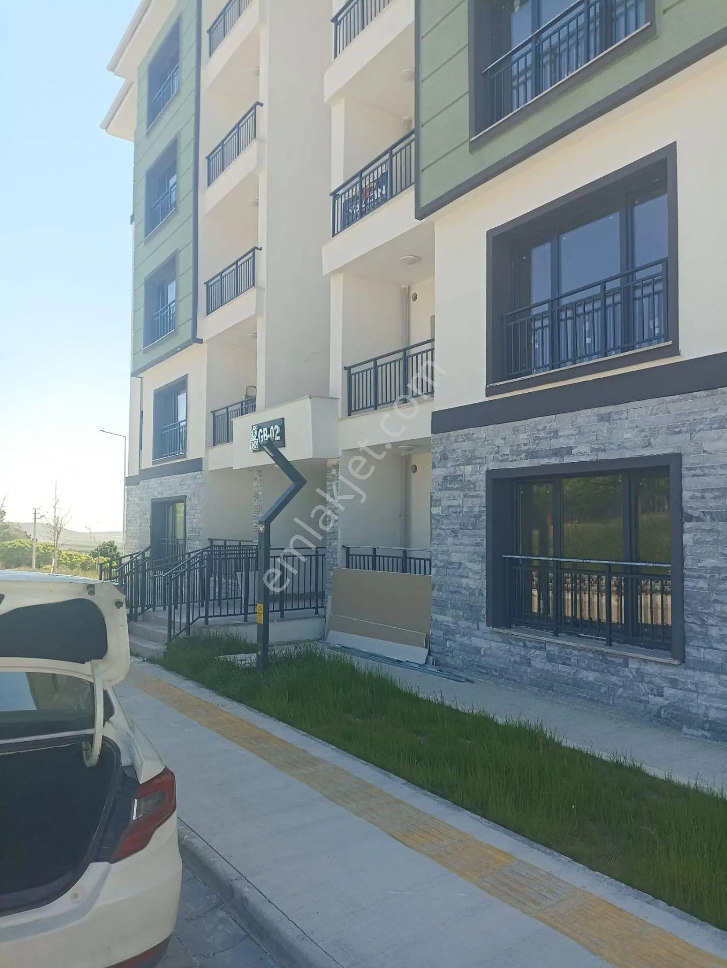 Akçay Emlak'tan Yunak Yeni Toki Konutlarında Sıfır Kiralık 3+1 Daire