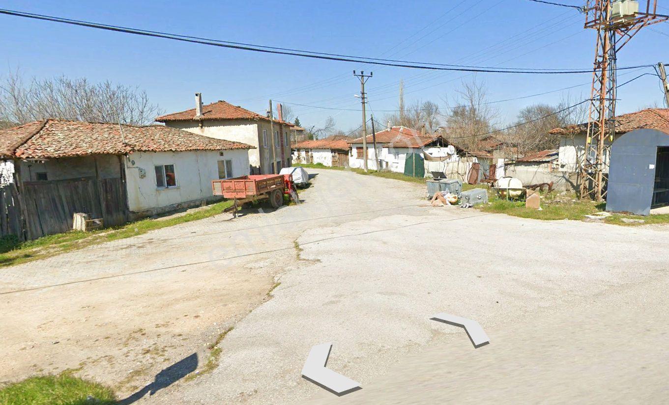 Biga Sinekçi Köyü'nde 368 M² Satılık Arsa Ve Müstakil Köy Evi