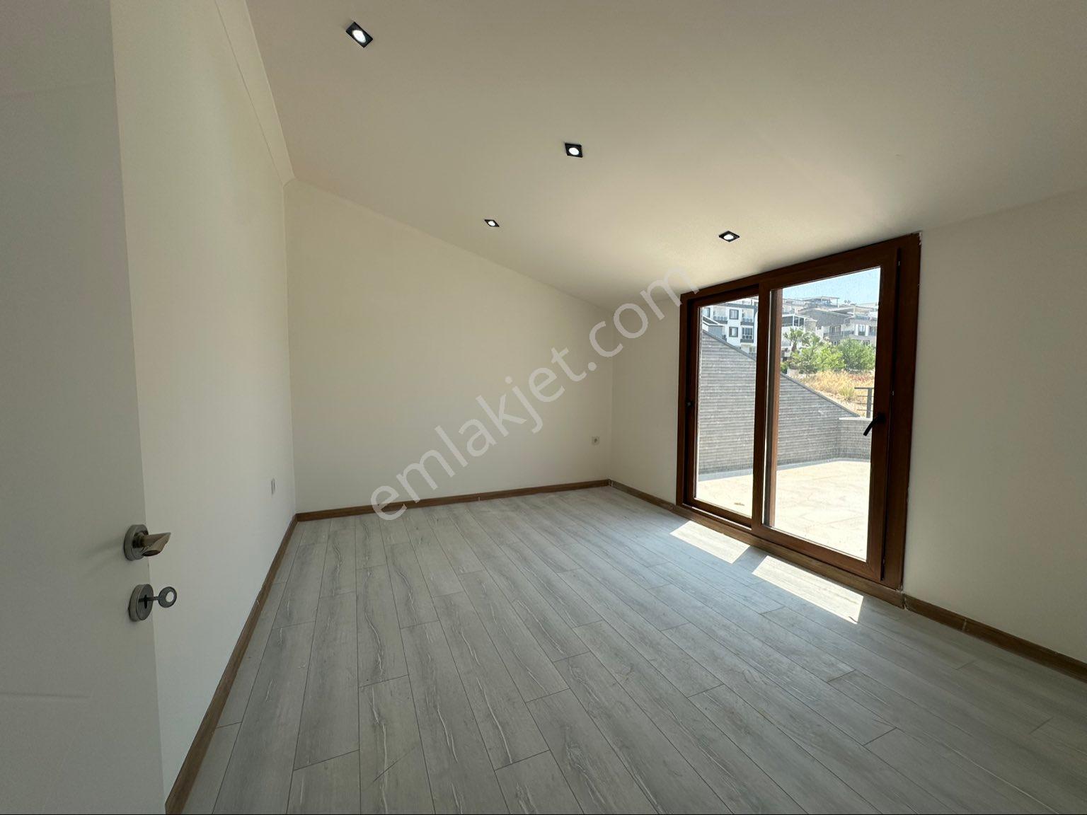 Didimde 5+1 Ayrı Mutfak Kapalı Otopark Müstakil Havuzlu Villa - Görsel 32