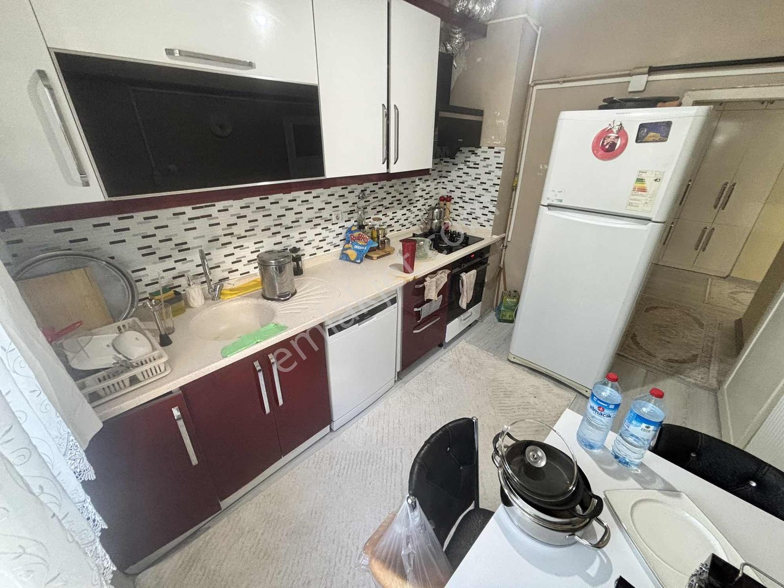 A L C Den Metro Yakını Yapılı Siteiçi Salon Bağımsız 3+1 Satılık