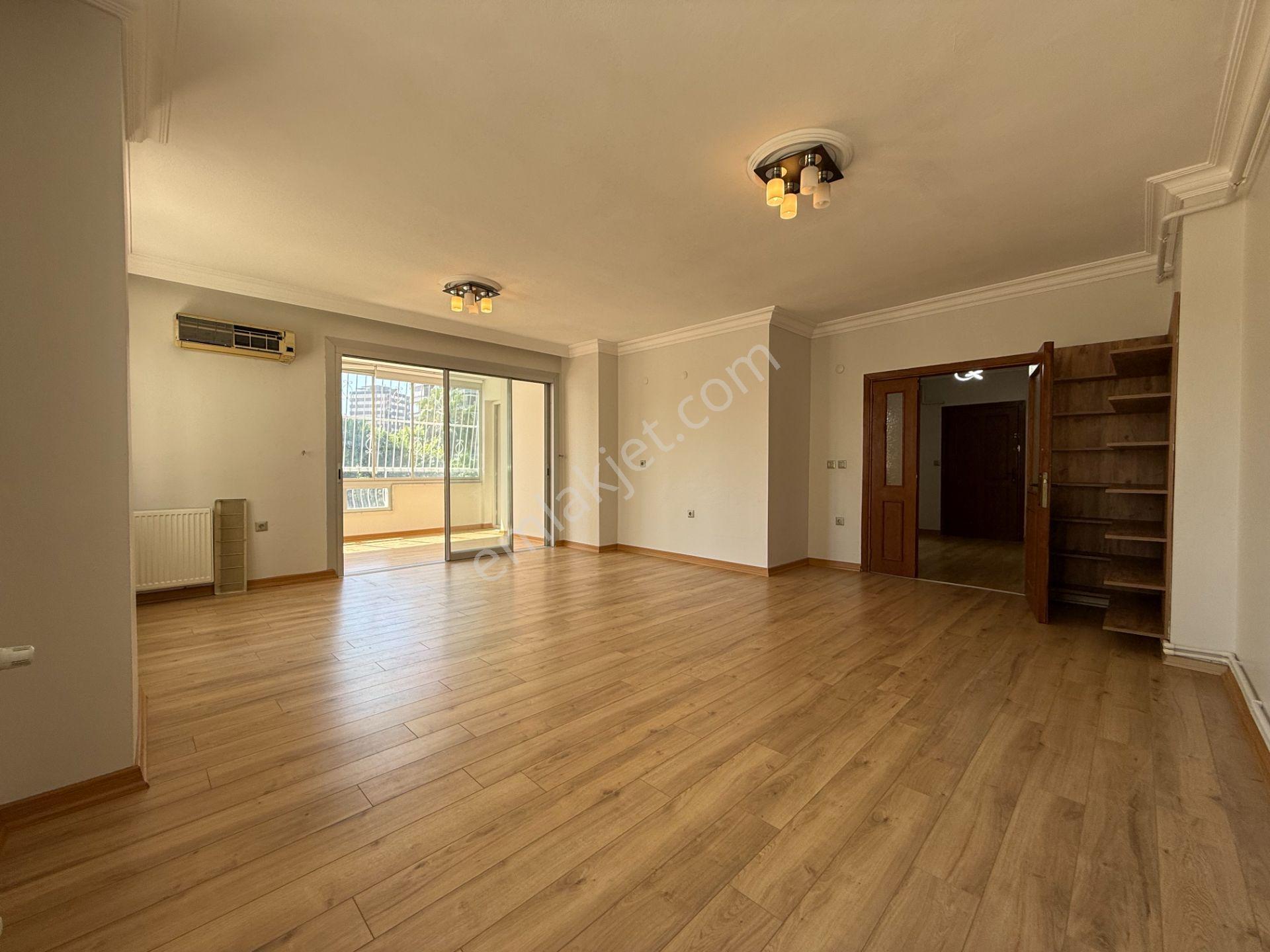 Süleyman Demirel'de Hasarsız 3+1 175 M2 Ekstarfalı Satılık Daire
