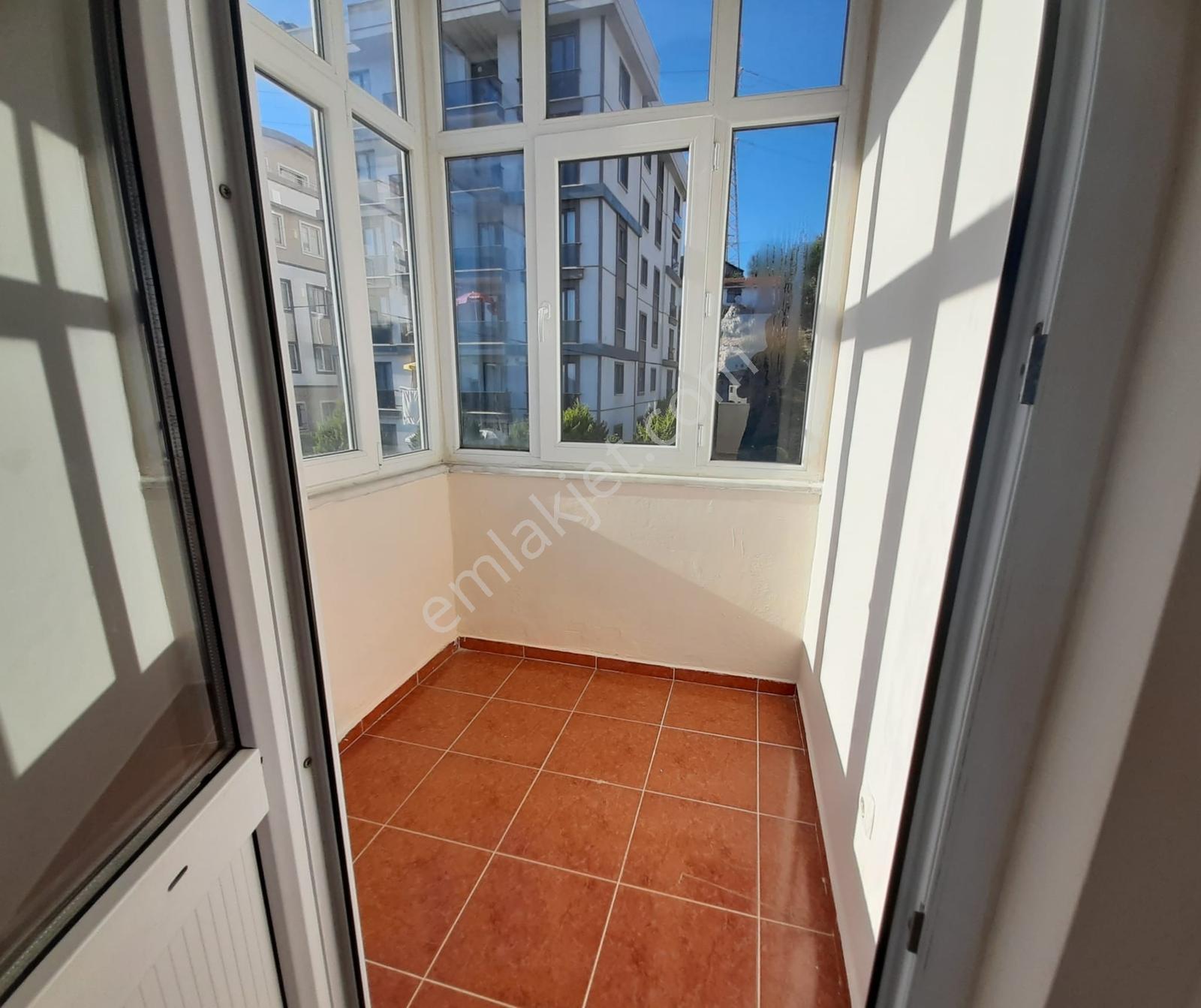 Pendik'te Satılık 3+1 Daire (metro Yürüme/deniz Manzaralı/boş) - Görsel 14