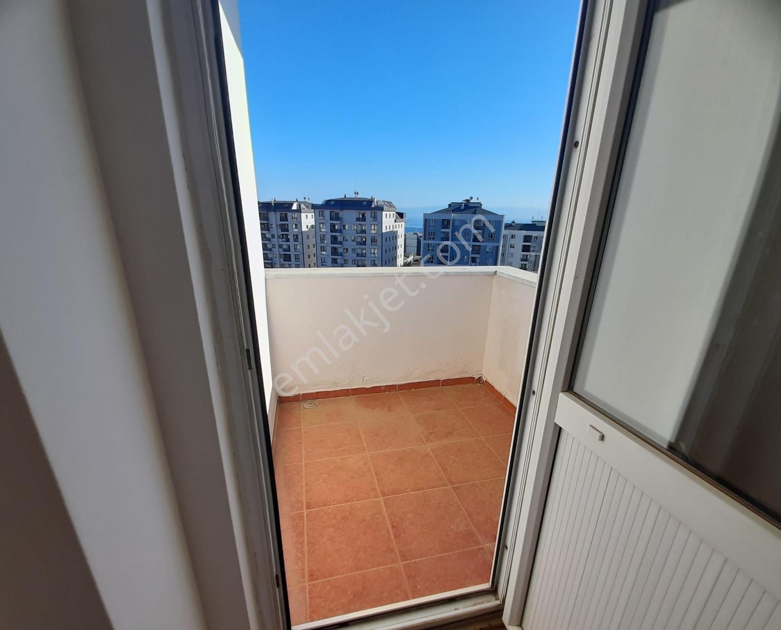 Pendik'te Satılık 3+1 Daire (metro Yürüme/deniz Manzaralı/boş) - Görsel 15