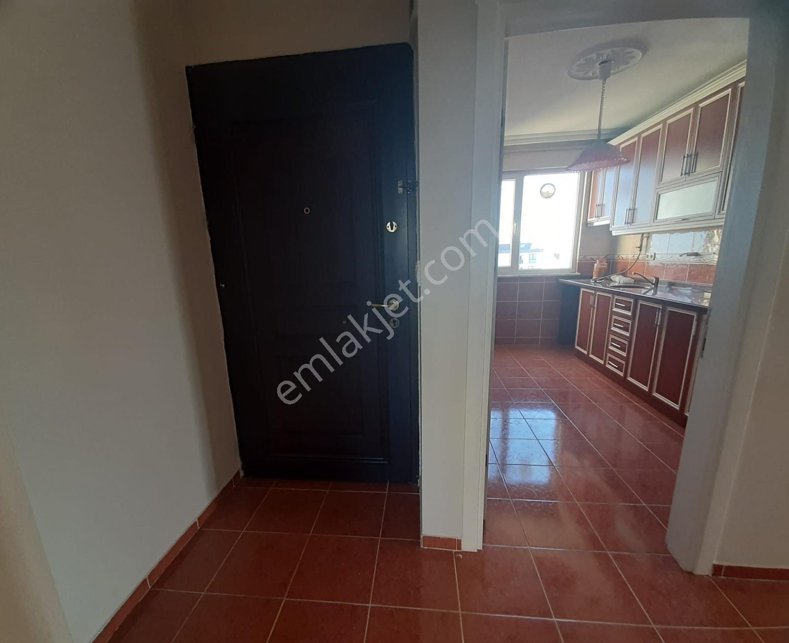 Pendik'te Satılık 3+1 Daire (metro Yürüme/deniz Manzaralı/boş) - Görsel 6