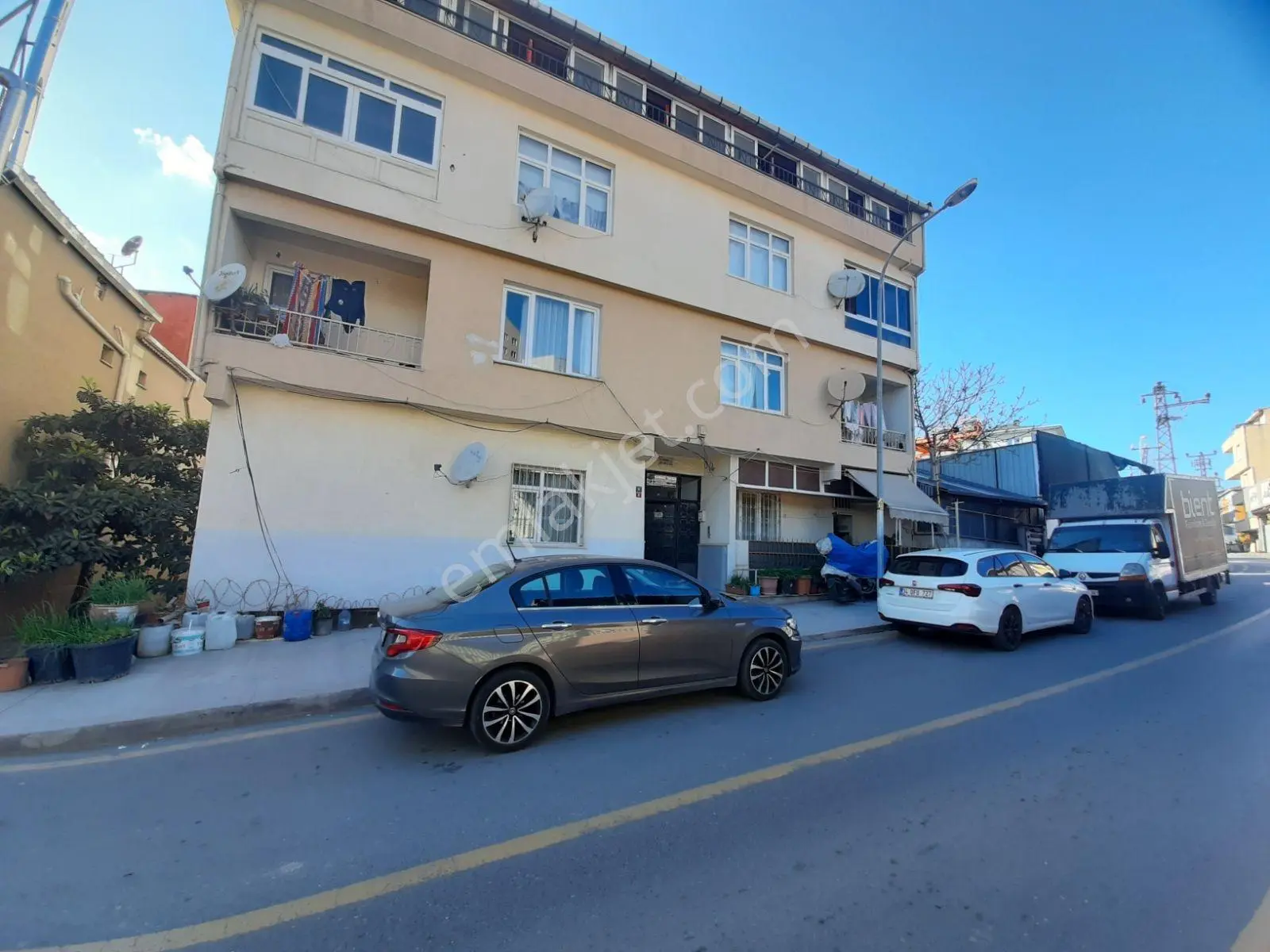Ümraniye' De Satılık 2+1 Daire (metro 5 Dk)