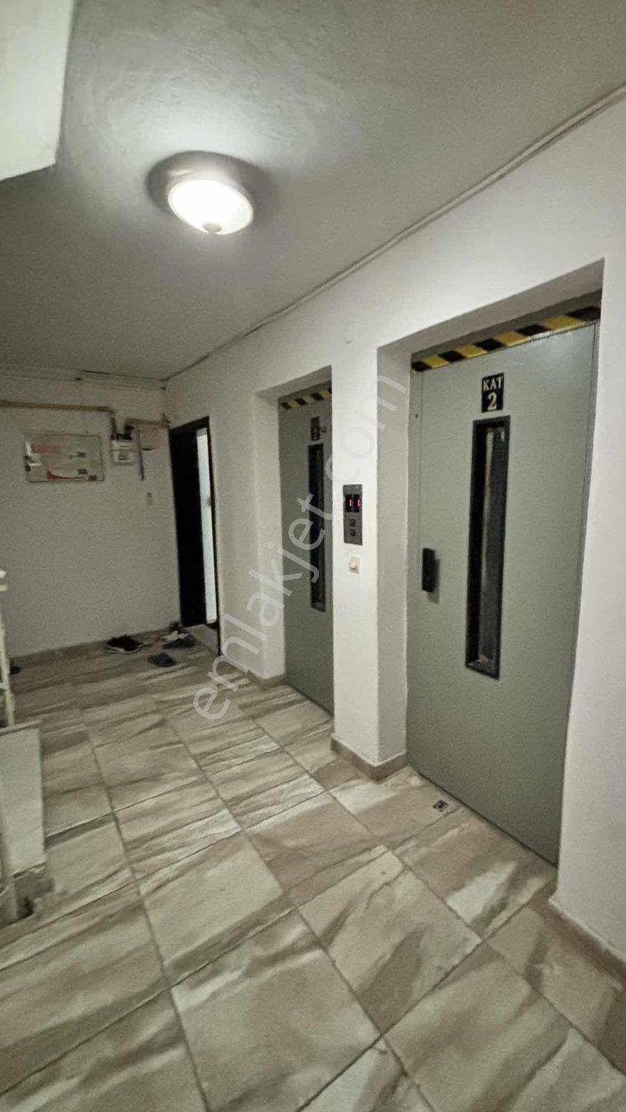 Bornova Evka-4 De D.gazlı Klimalı K.mutfak 2+1 Bakımlı Daire - Görsel 3