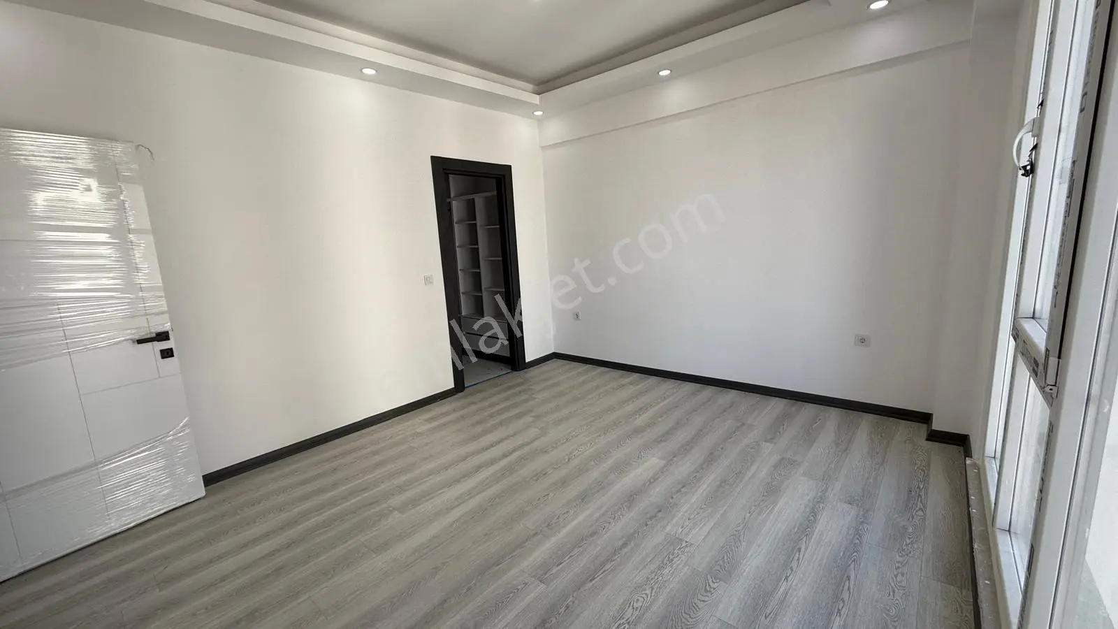 Turyaptan İzsiz Towers Da 7.kat Doğu Cephe 3+1 Kiralık Daire - Görsel 3
