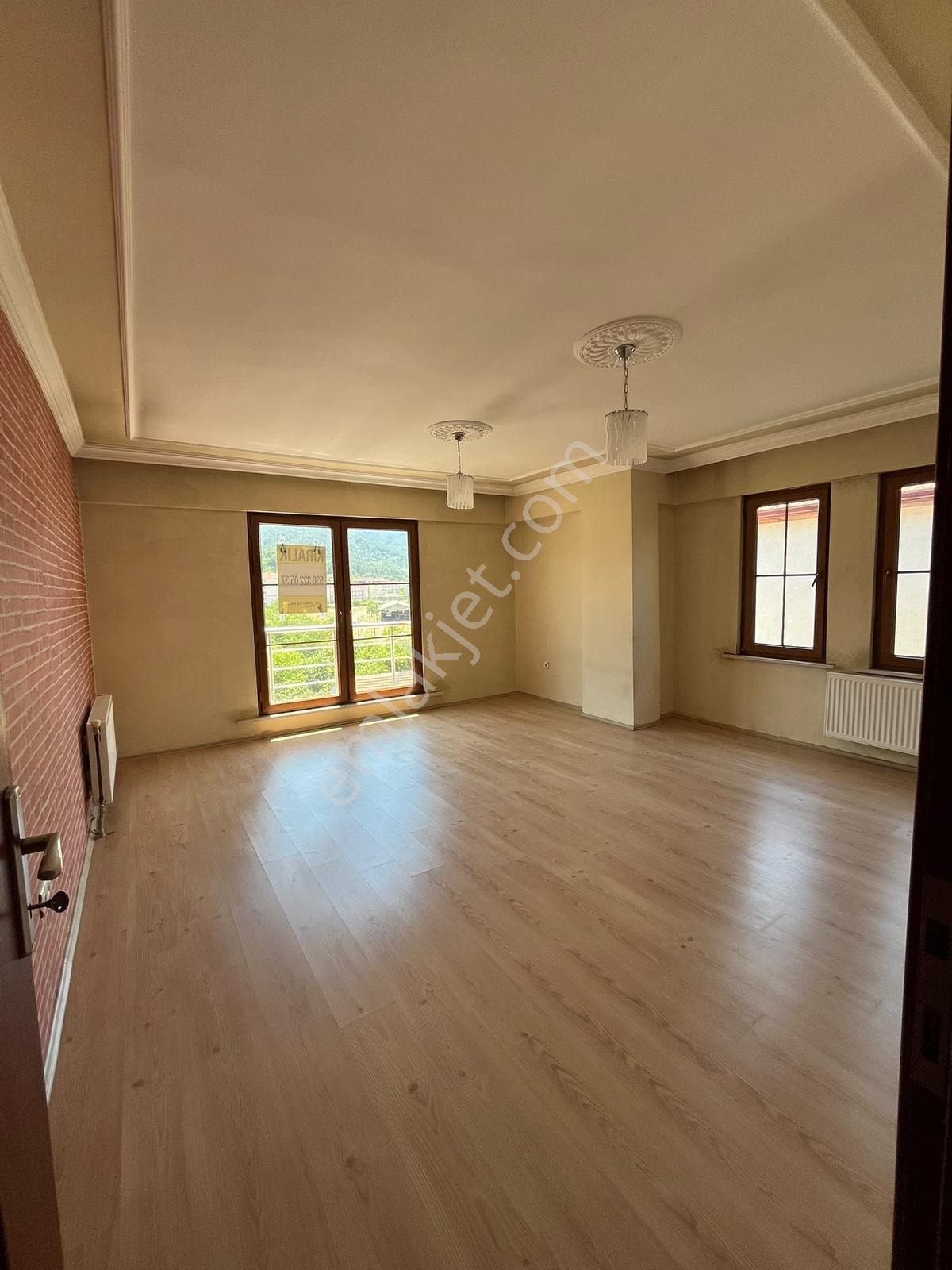 Cide Demirtaş Emlaktan Deniz Manzaralı 3+1 Kiralık Daire - Görsel 14