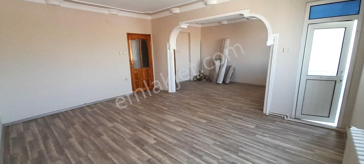 A.menders Özgülen Sitesi İçi Yenilenmiş,geniş 2+1 Kiralık Daire