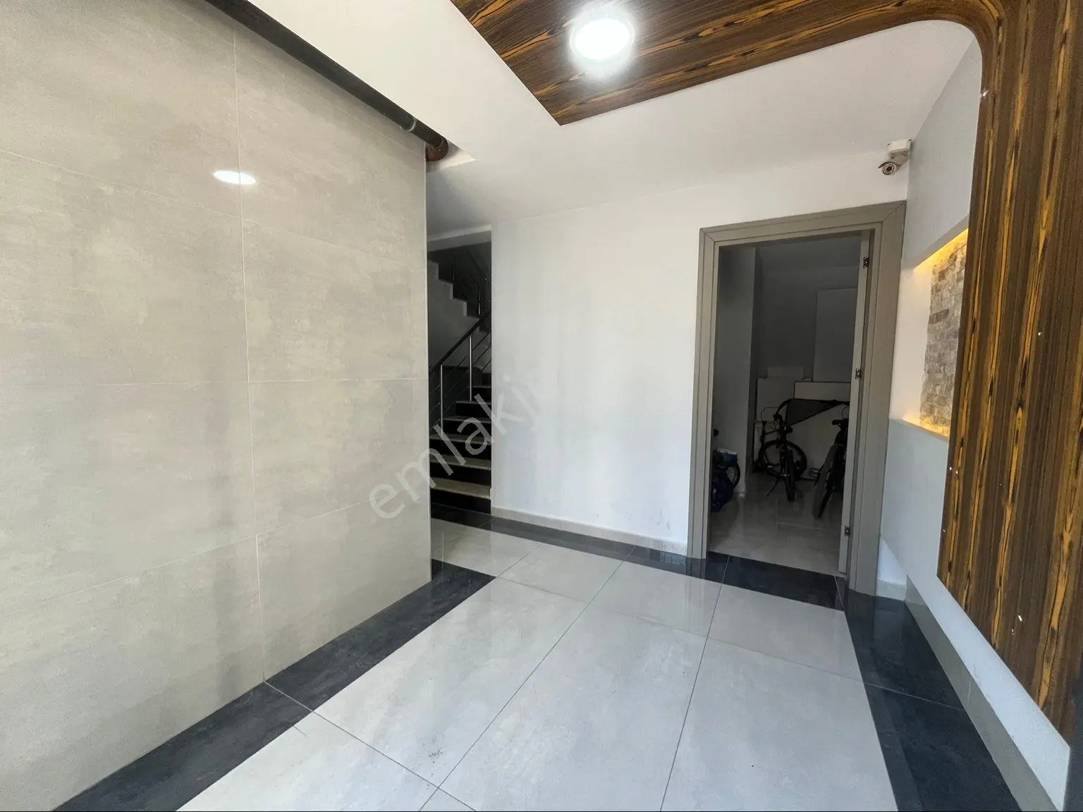 100.yıl/kriminal Yolu Üzeri2+1/ultra Lüks/avize/klima/kombi/ankstre/balkon/gbk Cephe - Görsel 2