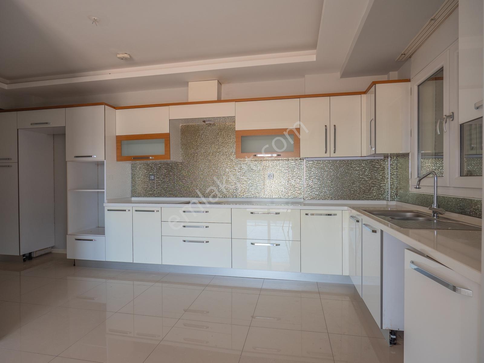 Zeybek Mahallesi'nde Site İçerisinde Havuzlu Geniş 3+1 Kiralık - Görsel 5