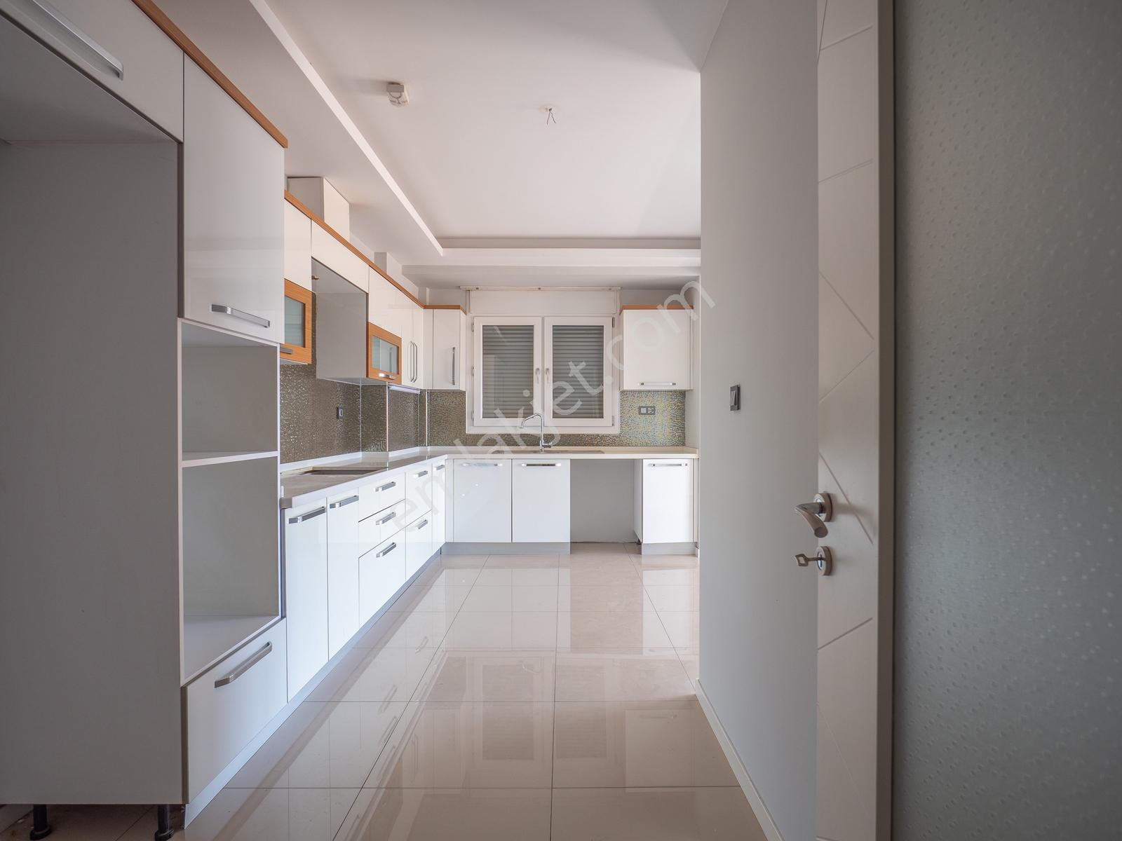 Zeybek Mahallesi'nde Site İçerisinde Havuzlu Geniş 3+1 Kiralık - Görsel 30