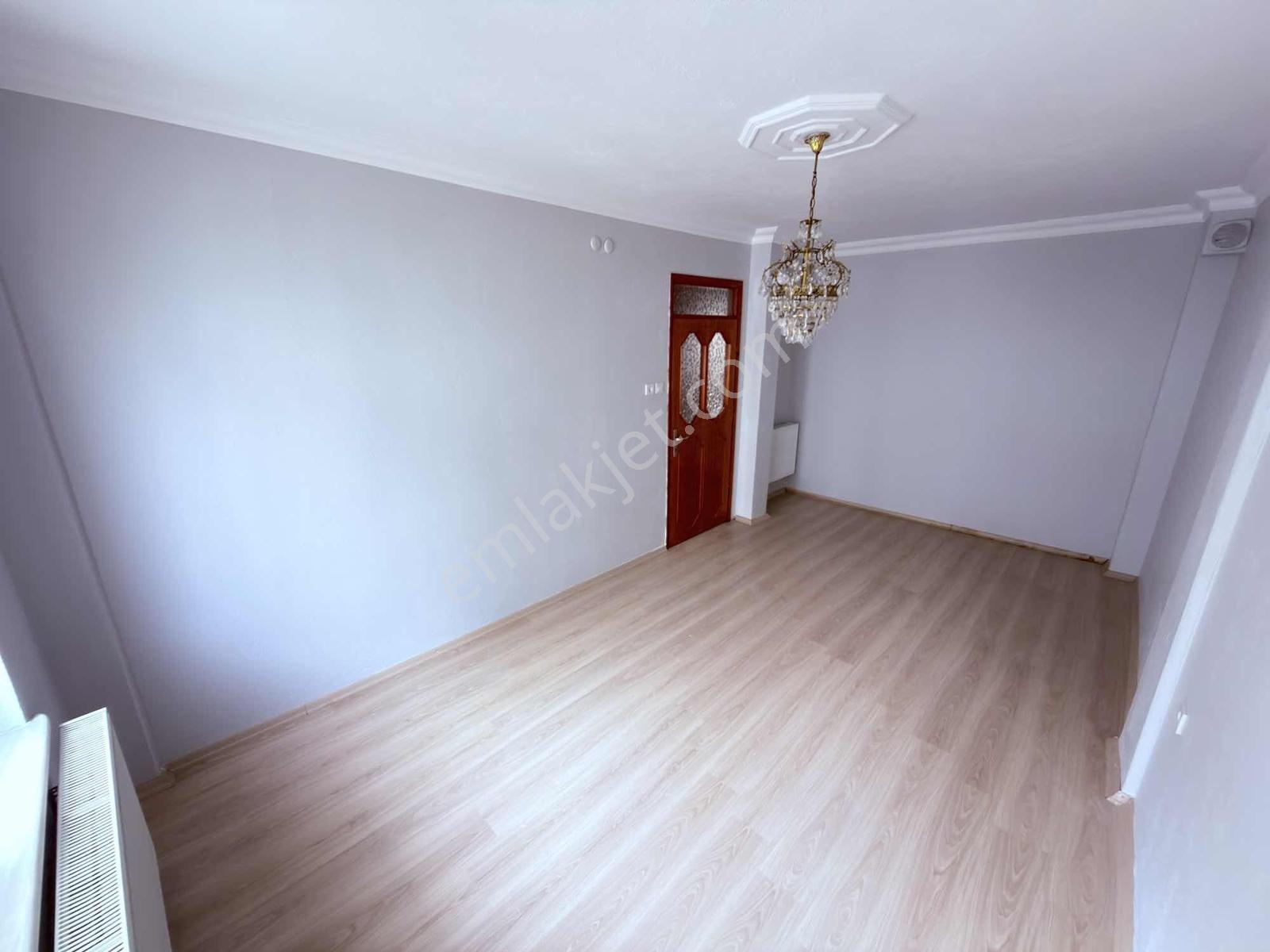 Burcu'dan Adliye Karşısı Geniş Arakat Balkonlu 2+1 Kiralık Daire